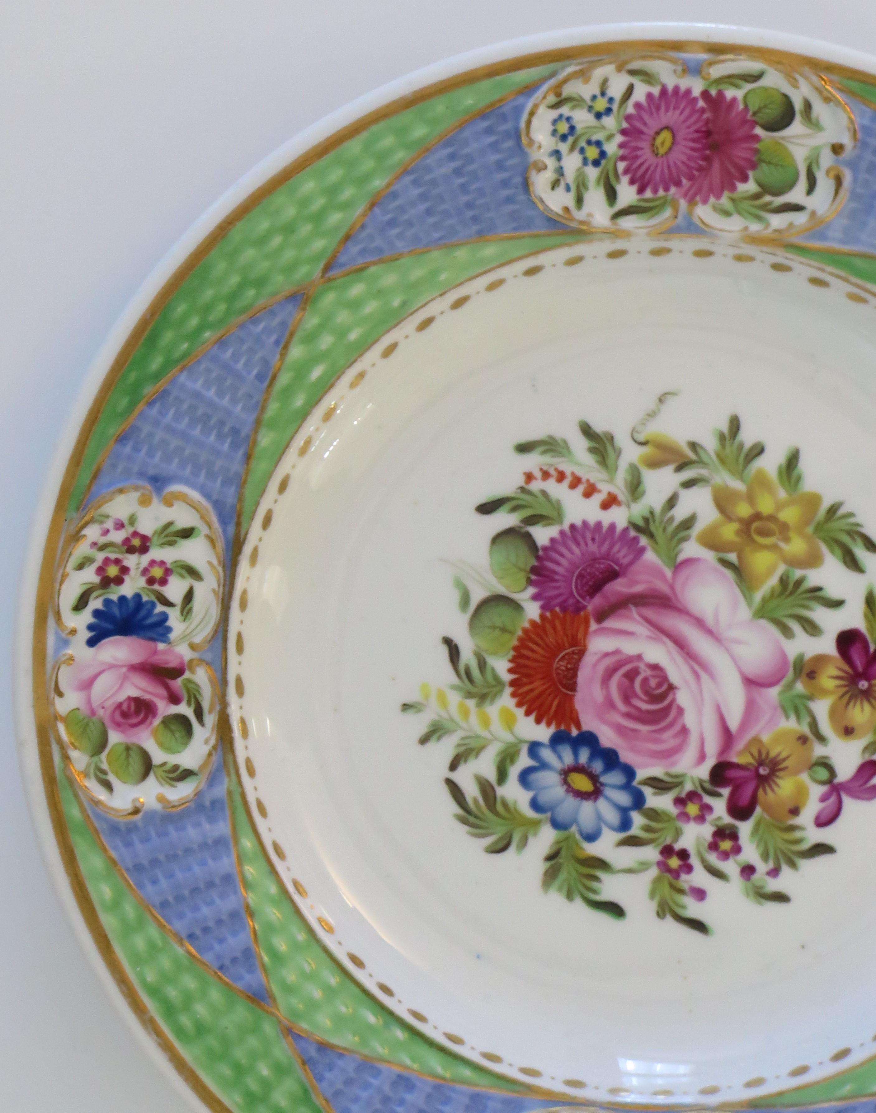 Anglais Assiette en porcelaine fine de Newhall à motif peint à la main 2050, géorgienne vers 1820 en vente