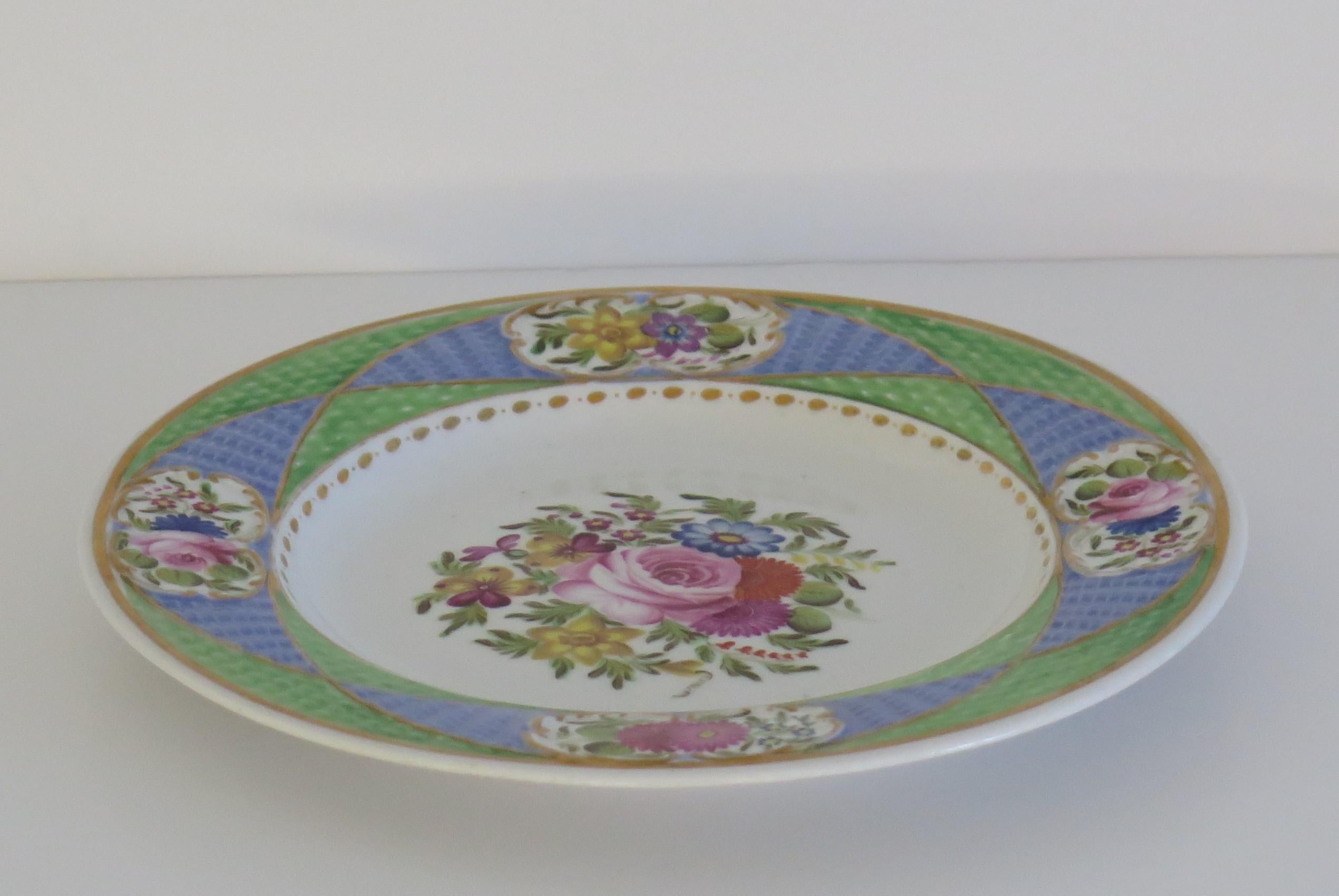 Assiette en porcelaine fine de Newhall à motif peint à la main 2050, géorgienne vers 1820 en vente 1
