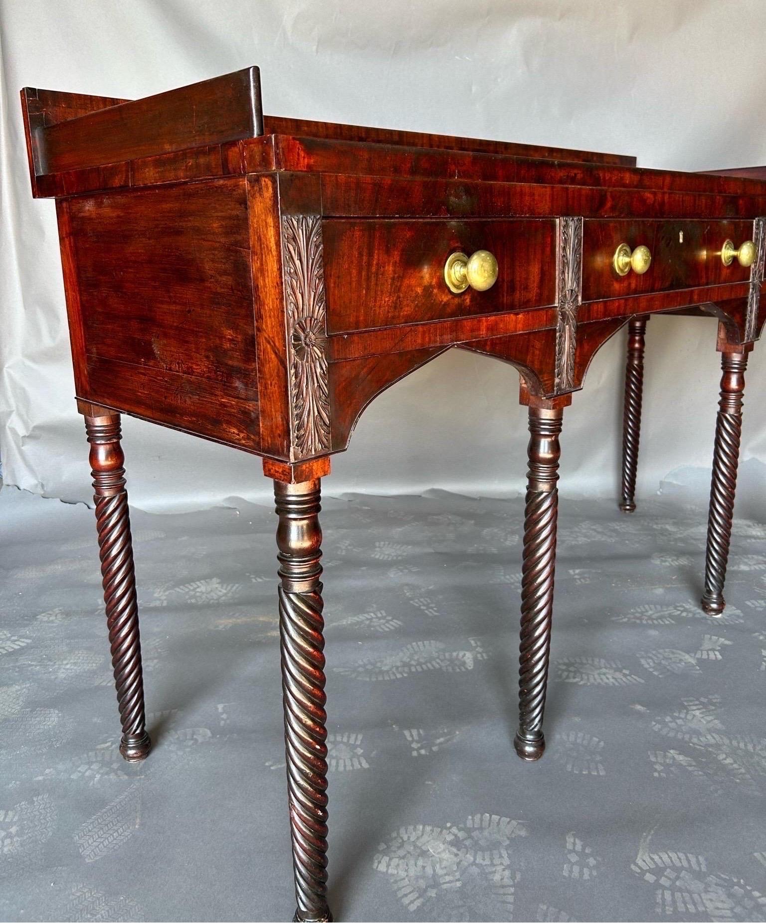 Fine Norfolk, VA Federal mahogany sideboard  In Good Condition For Sale In Charleston, SC