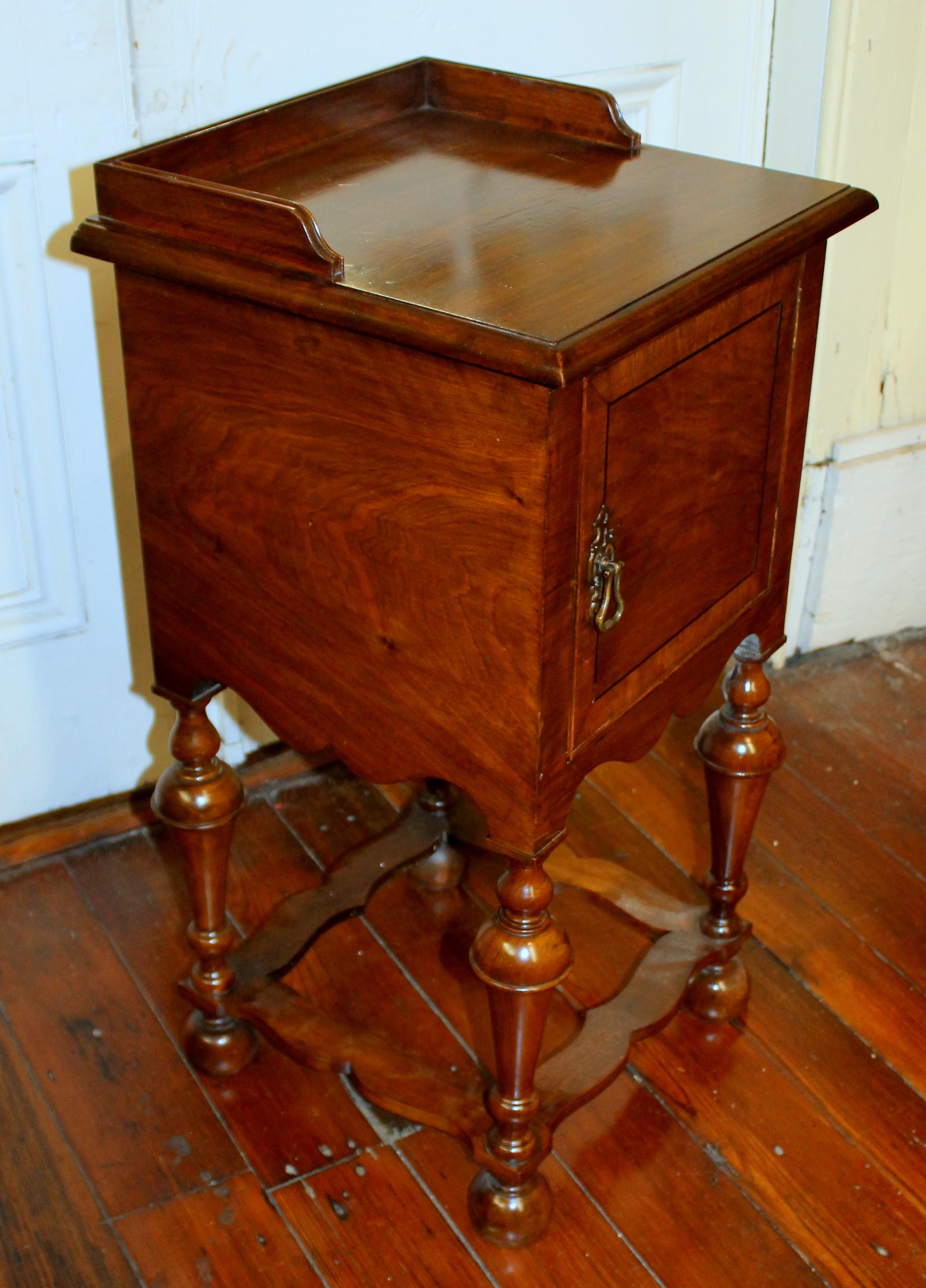 Fine Old English Burr Walnut Wm. & Mary Style Bed/Chair Side Table, Heal and Son 8