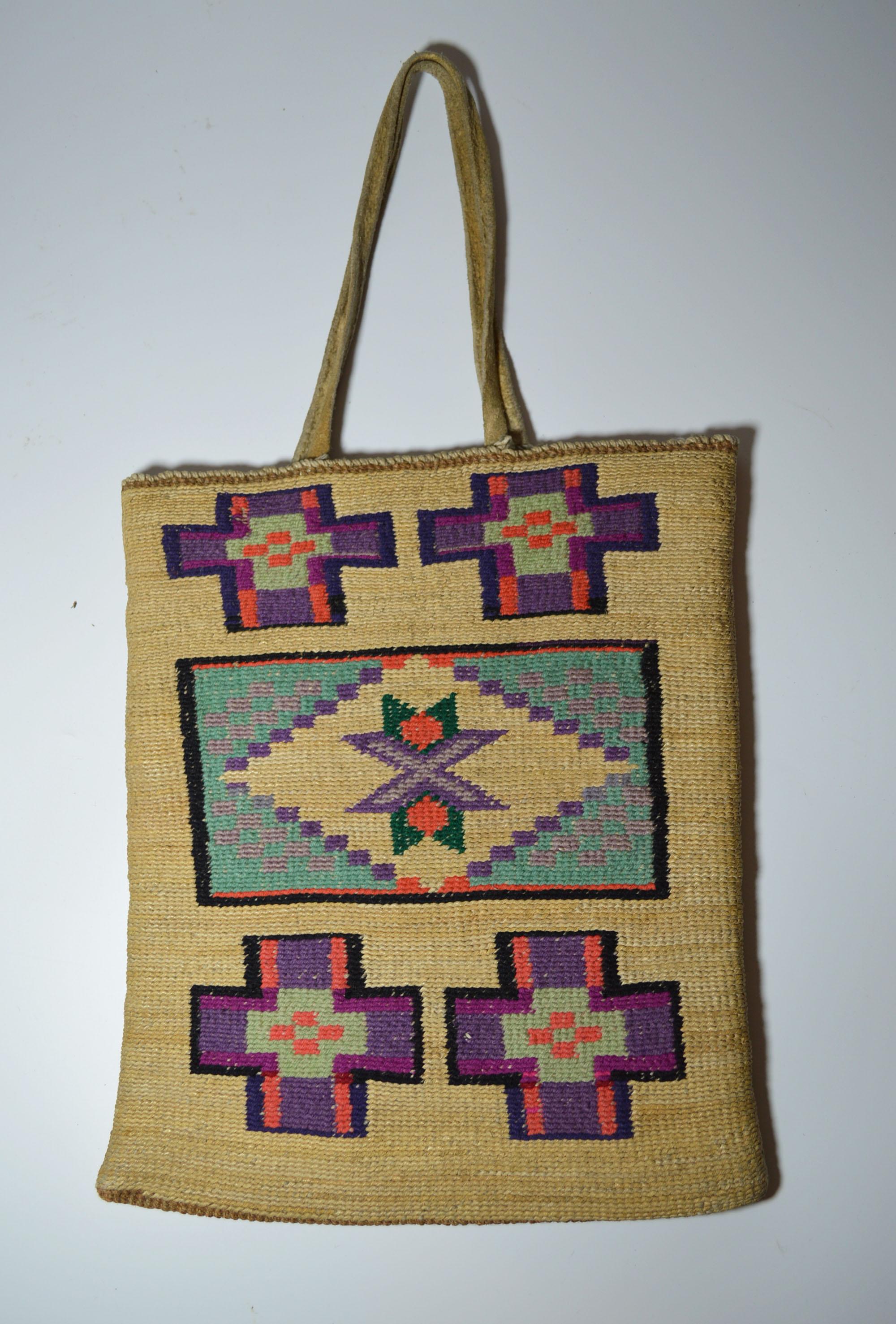 A fine Old Native American Indian plateau corn husk bag
Very finely crafted in corn fiber with differing colored geometric designs
with Buckskin handles
Period circa 1900
Size 29 x 23.5 cm
Condition : Fine
Ex UK collection.  Ex cook Gallery Denver
 