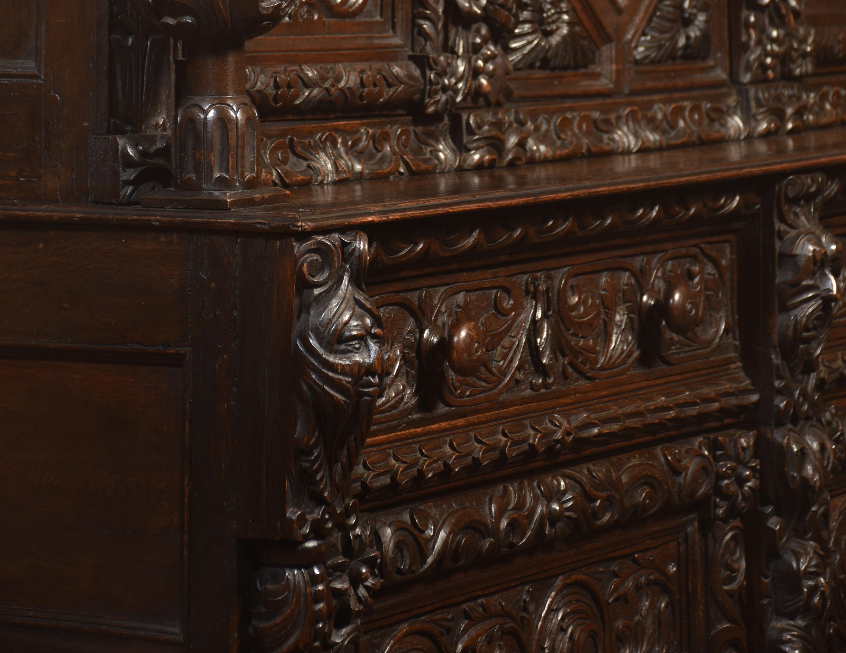 Fine Old Oak Profusely Carved Court Cupboard in Elizabethan Manor In Good Condition In Cheshire, GB