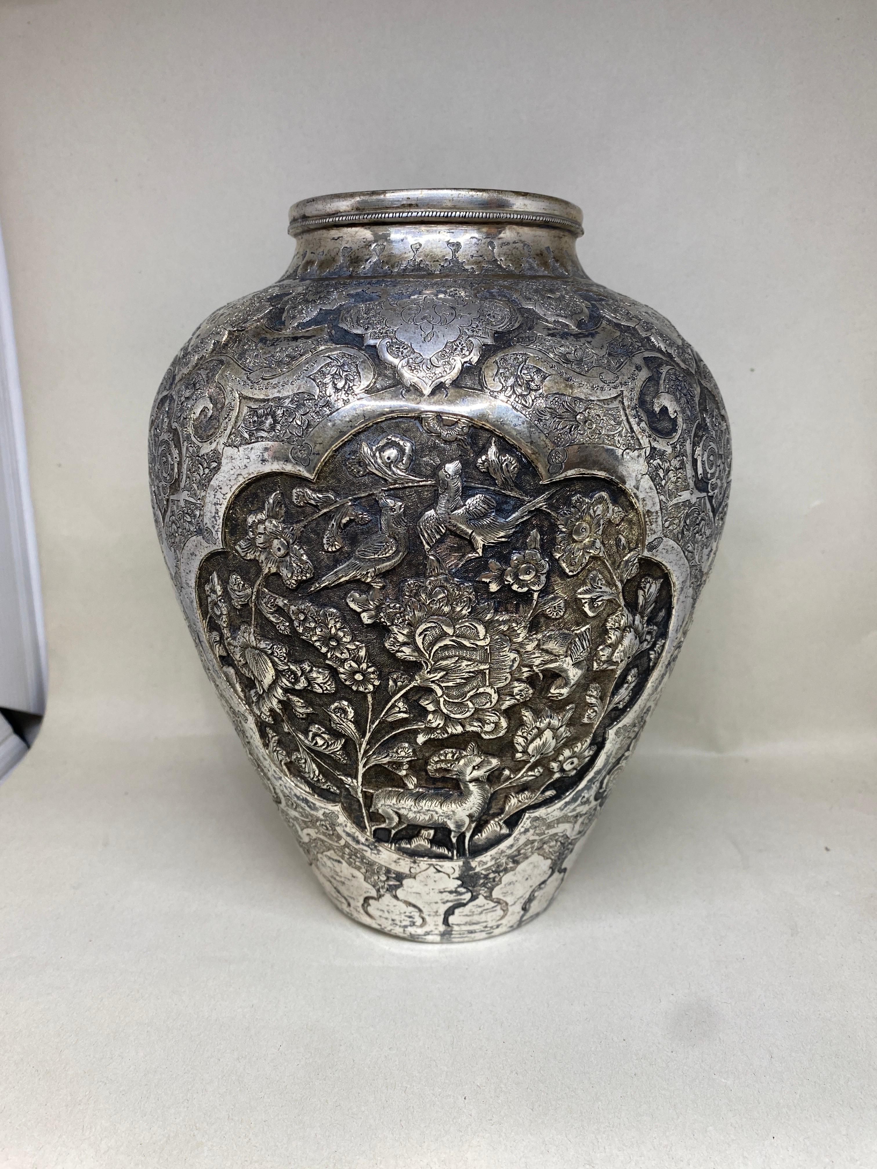 Feine alte persische islamische Qhalamzani-Repousse-Silbervase 11