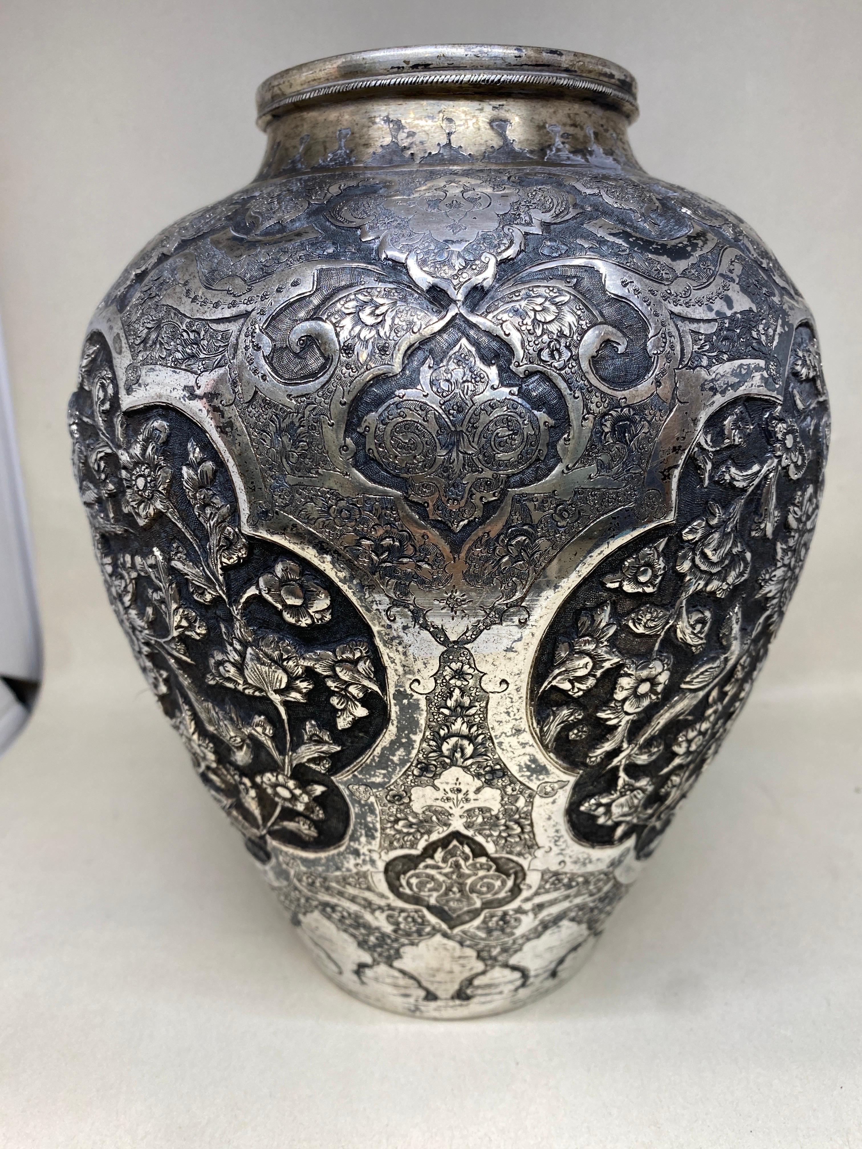 Feine alte persische islamische Qhalamzani-Repousse-Silbervase 1