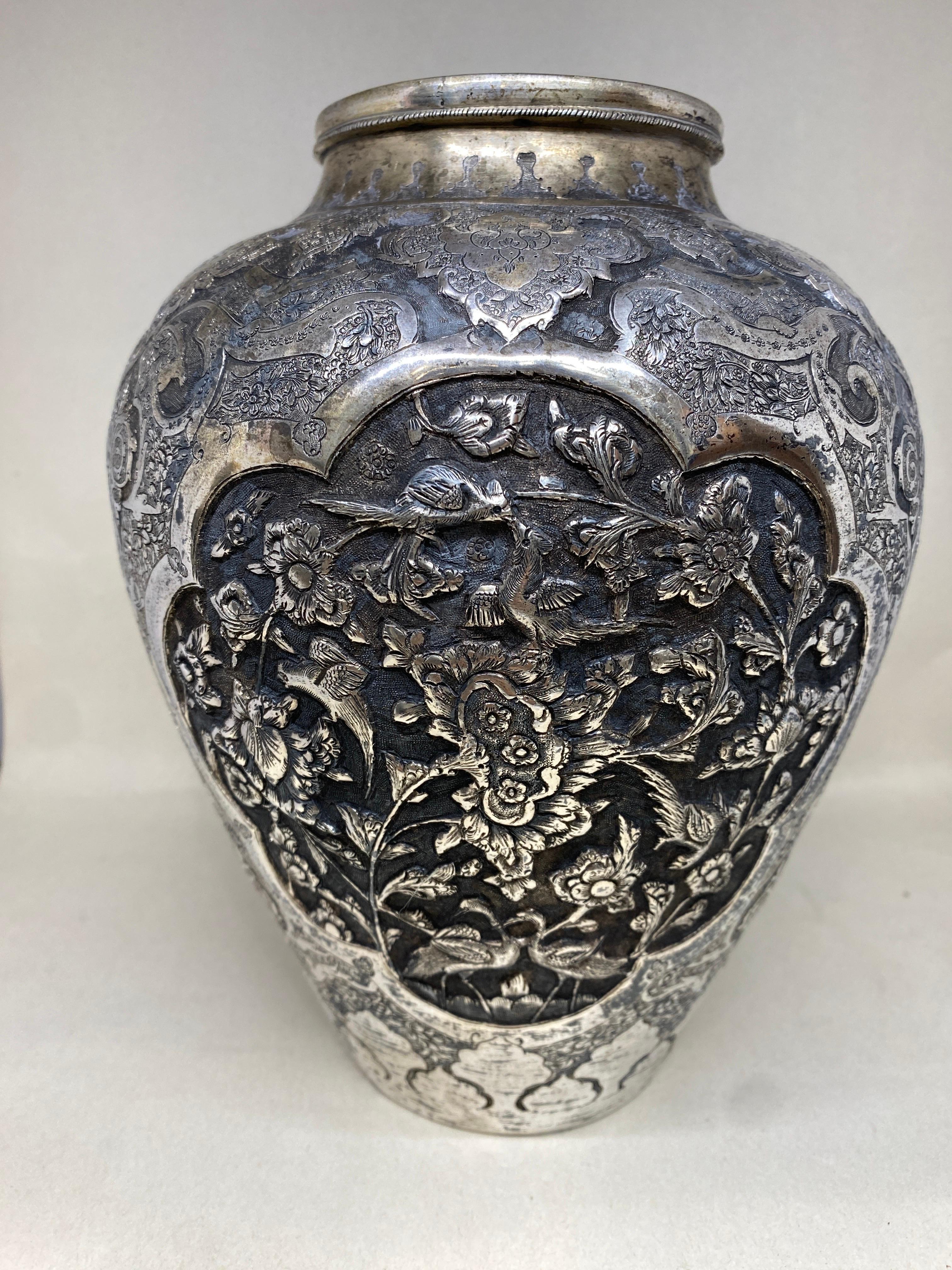 Feine alte persische islamische Qhalamzani-Repousse-Silbervase 2
