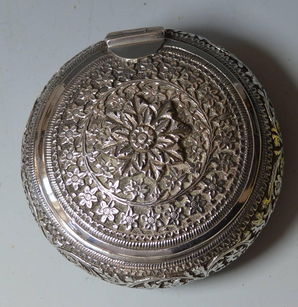 20th Century Fine Old Vintage Indian Kutch Silver Snuff Box