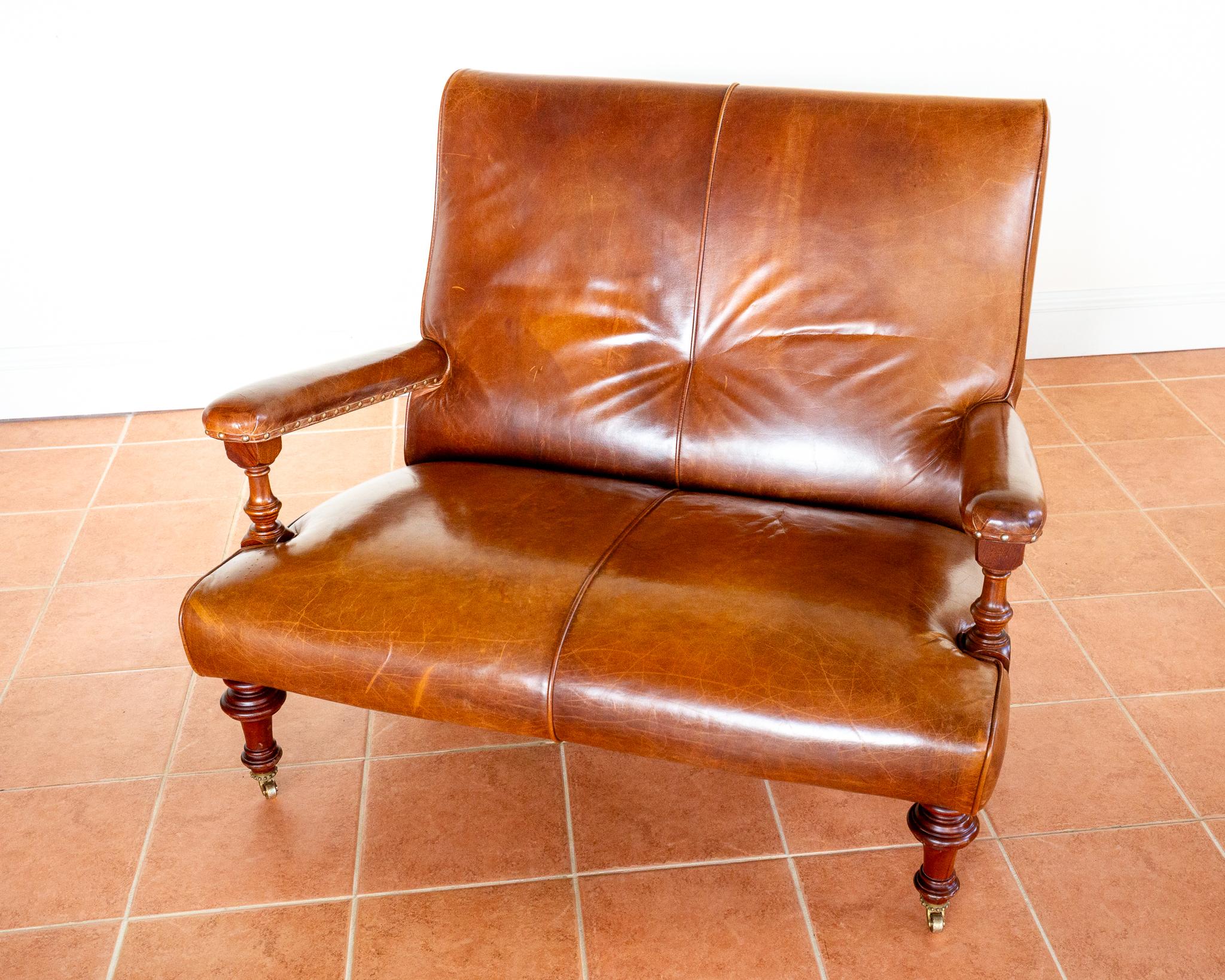 Feines offenes Leder-Bibliotheks-Sofa aus Leder im Stil von Howard Sons, Landhaus im Angebot 6