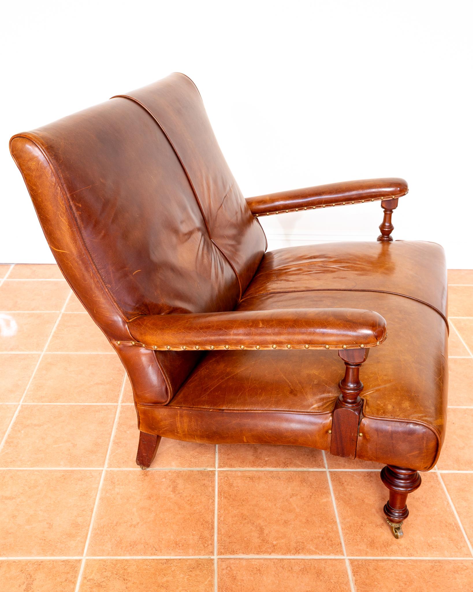 Feines offenes Leder-Bibliotheks-Sofa aus Leder im Stil von Howard Sons, Landhaus im Angebot 7