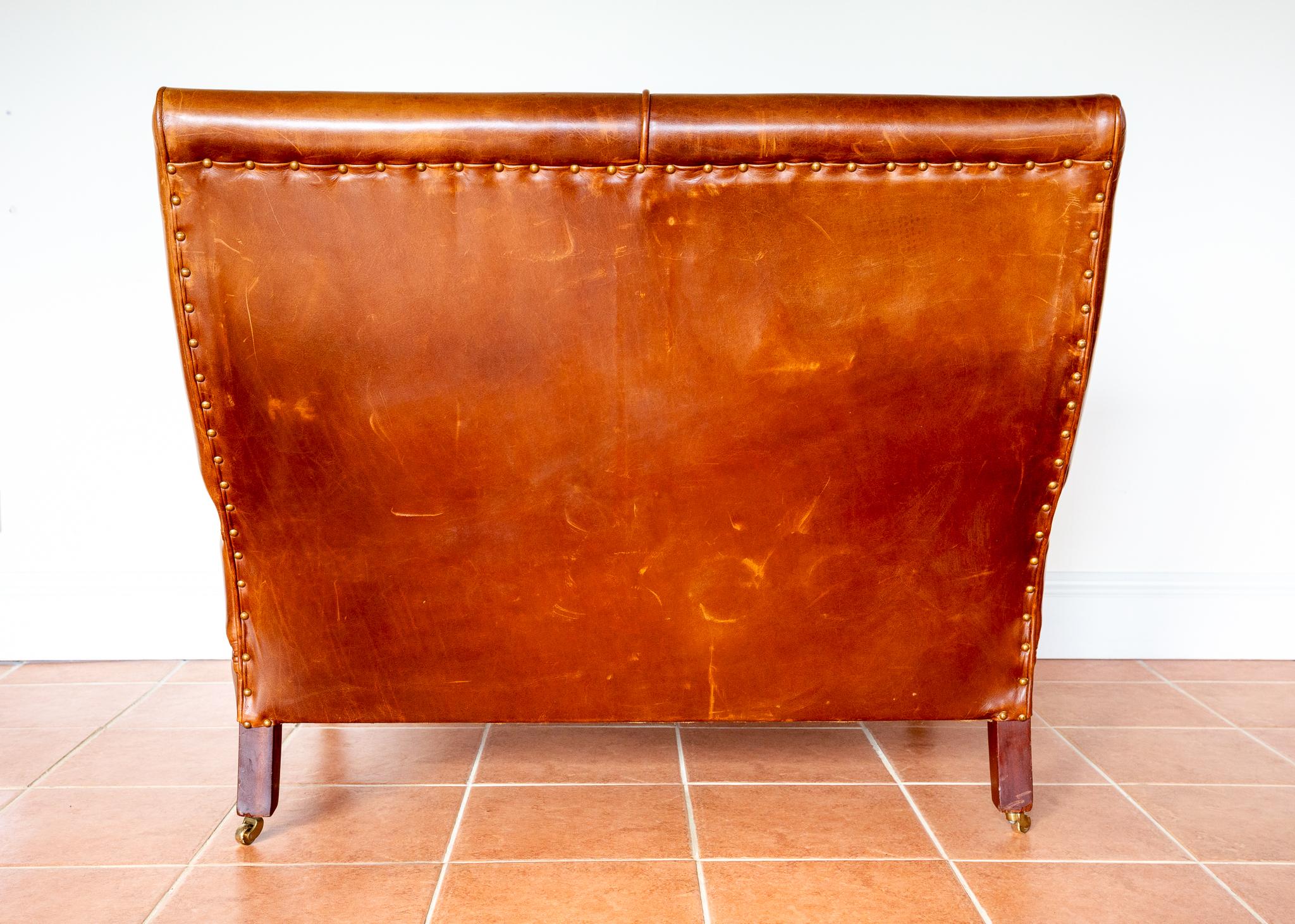 Feines offenes Leder-Bibliotheks-Sofa aus Leder im Stil von Howard Sons, Landhaus im Angebot 9