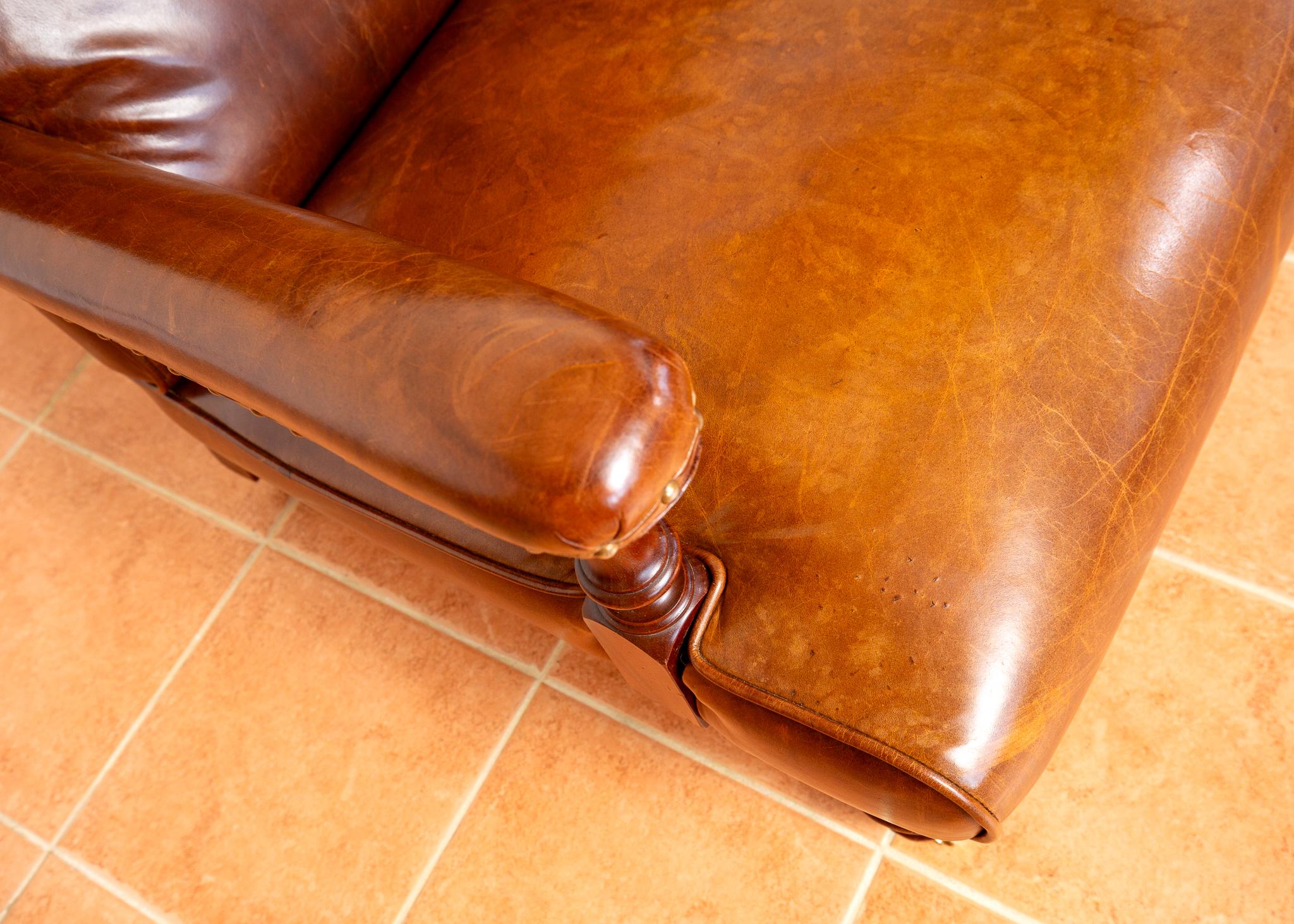 Feines offenes Leder-Bibliotheks-Sofa aus Leder im Stil von Howard Sons, Landhaus im Angebot 10
