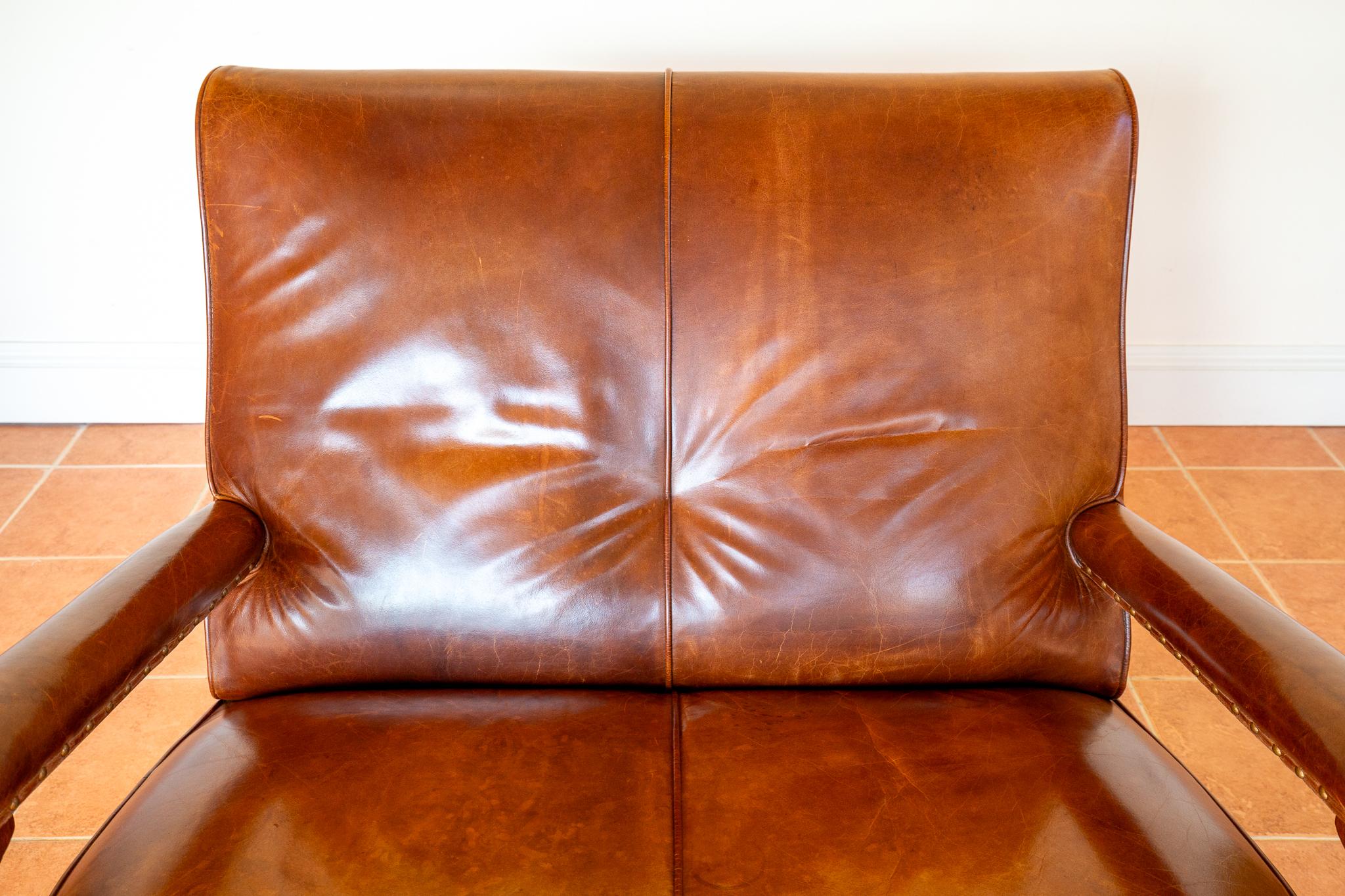 Feines offenes Leder-Bibliotheks-Sofa aus Leder im Stil von Howard Sons, Landhaus im Angebot 11