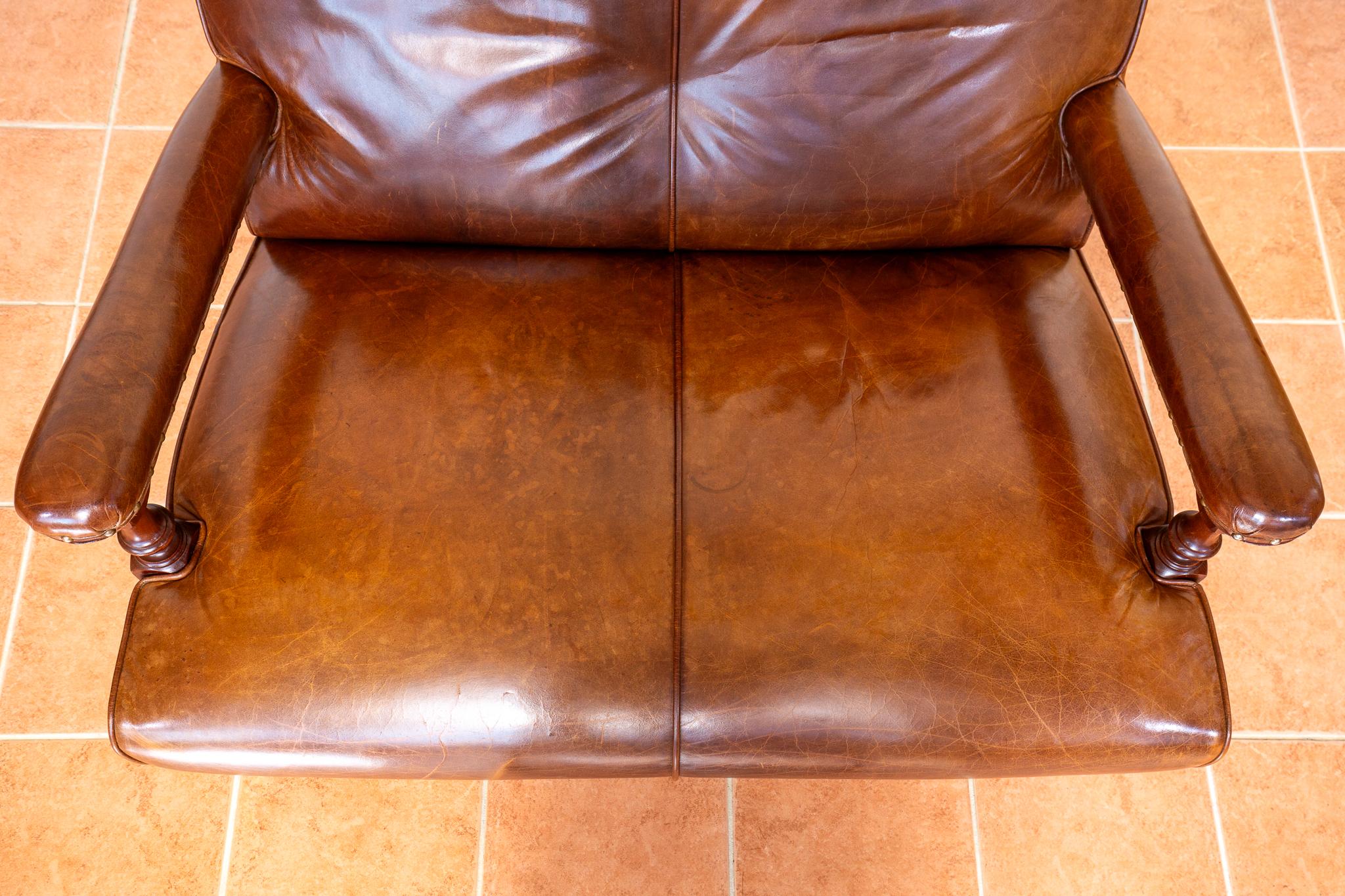 Feines offenes Leder-Bibliotheks-Sofa aus Leder im Stil von Howard Sons, Landhaus im Angebot 12