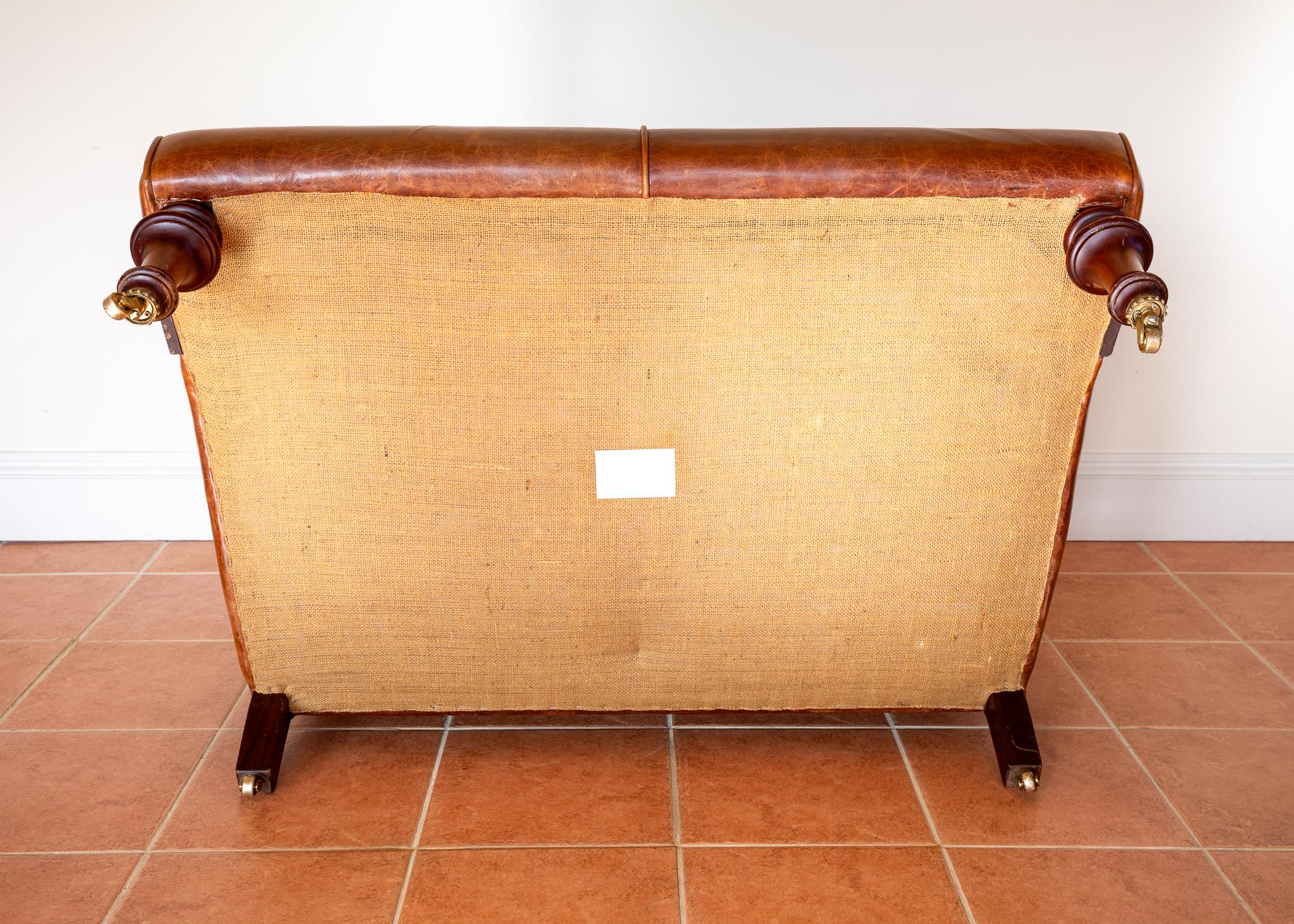 Feines offenes Leder-Bibliotheks-Sofa aus Leder im Stil von Howard Sons, Landhaus im Angebot 13