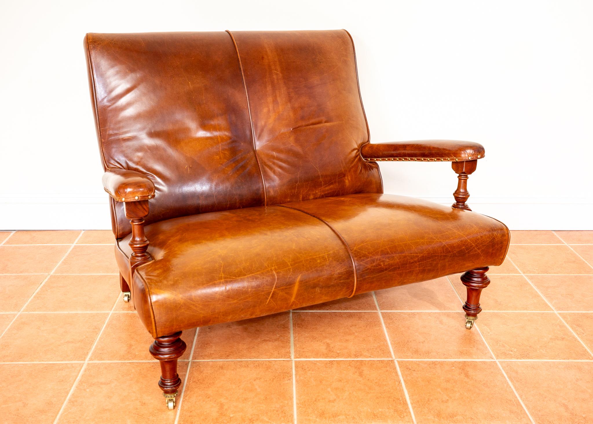 Feines offenes Leder-Bibliotheks-Sofa aus Leder im Stil von Howard Sons, Landhaus (Hochviktorianisch) im Angebot