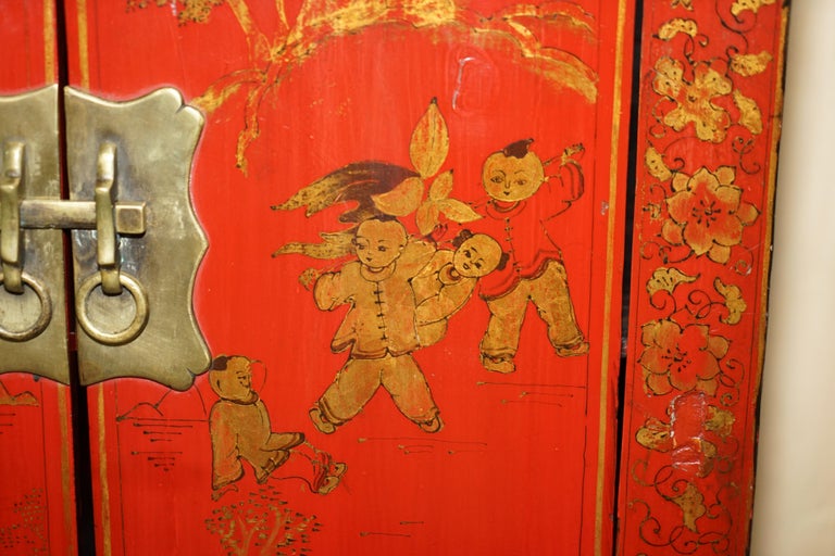 FINE ORIENTAL ANTIQUE CHINESE HAND PAINTED LACQUERED LARGE SiDE TABLE CUPBOARD For Sale at 1stDibs