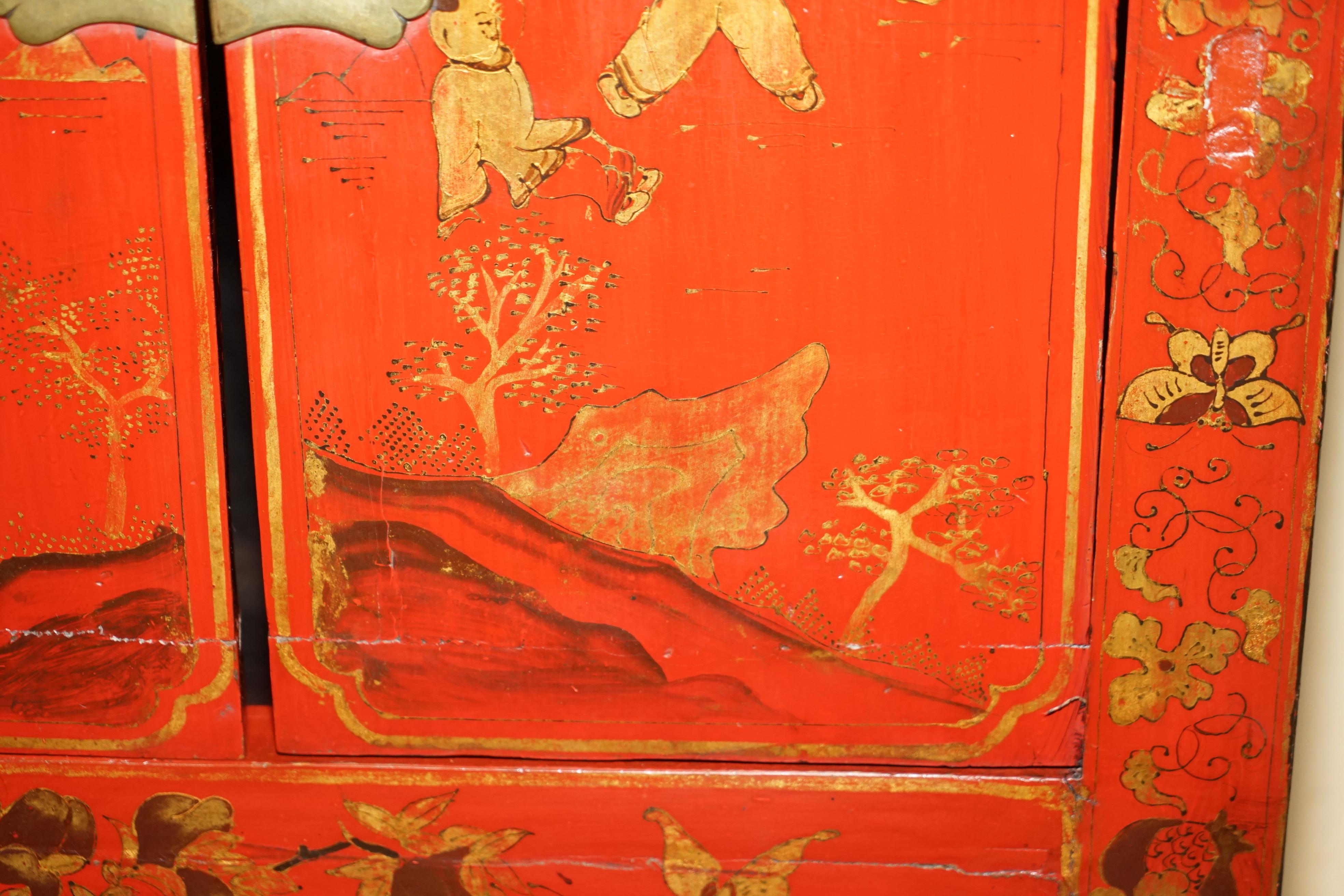 FINE ORIENTAL ANTIQUE CHINESE HAND PAINTED LACQUERED LARGE SiDE TABLE CUPBOARD For Sale 7