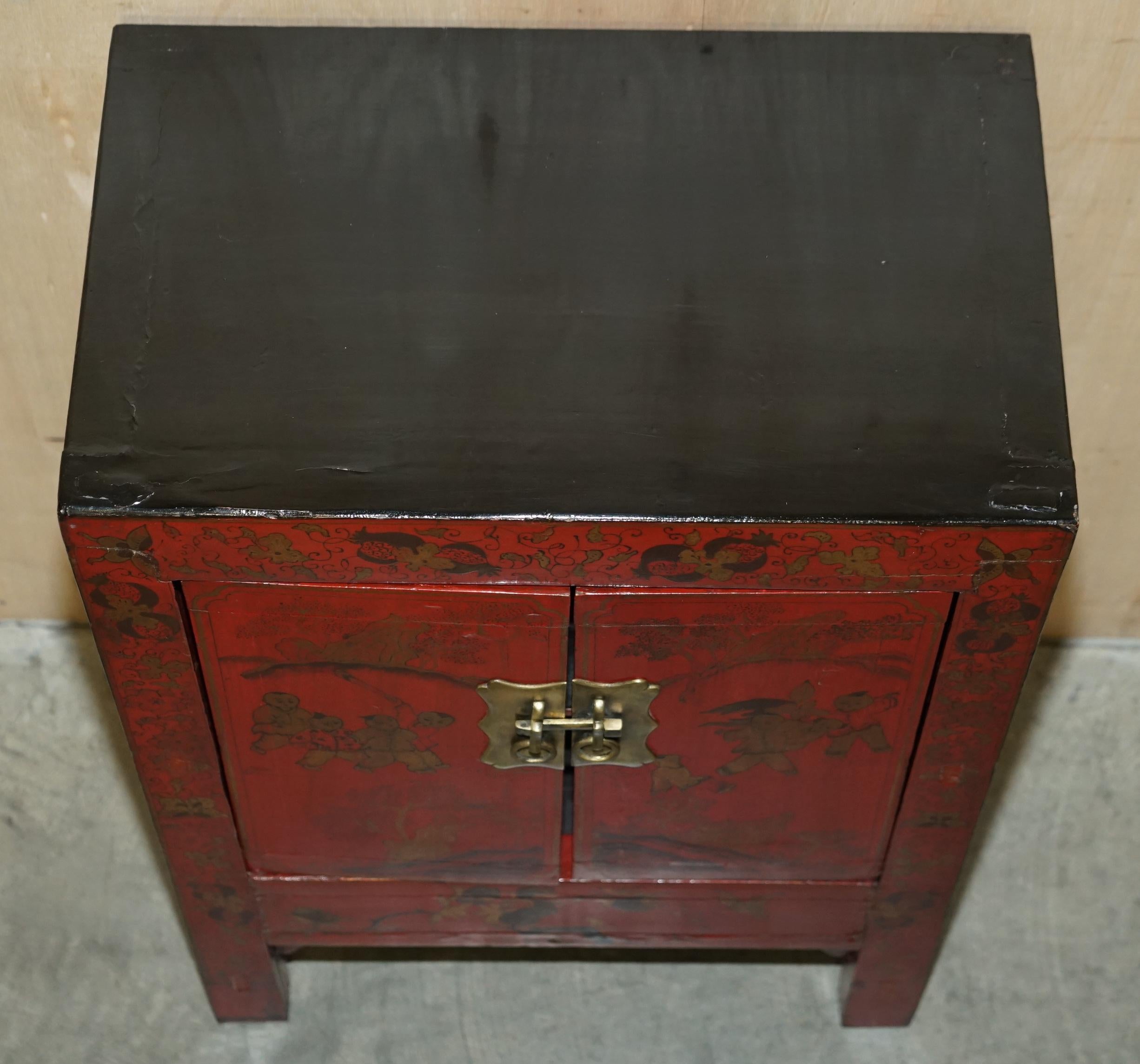 FINE ORIENTAL ANTIQUE CHINESE HAND PAINTED LACQUERED LARGE SiDE TABLE CUPBOARD For Sale 10