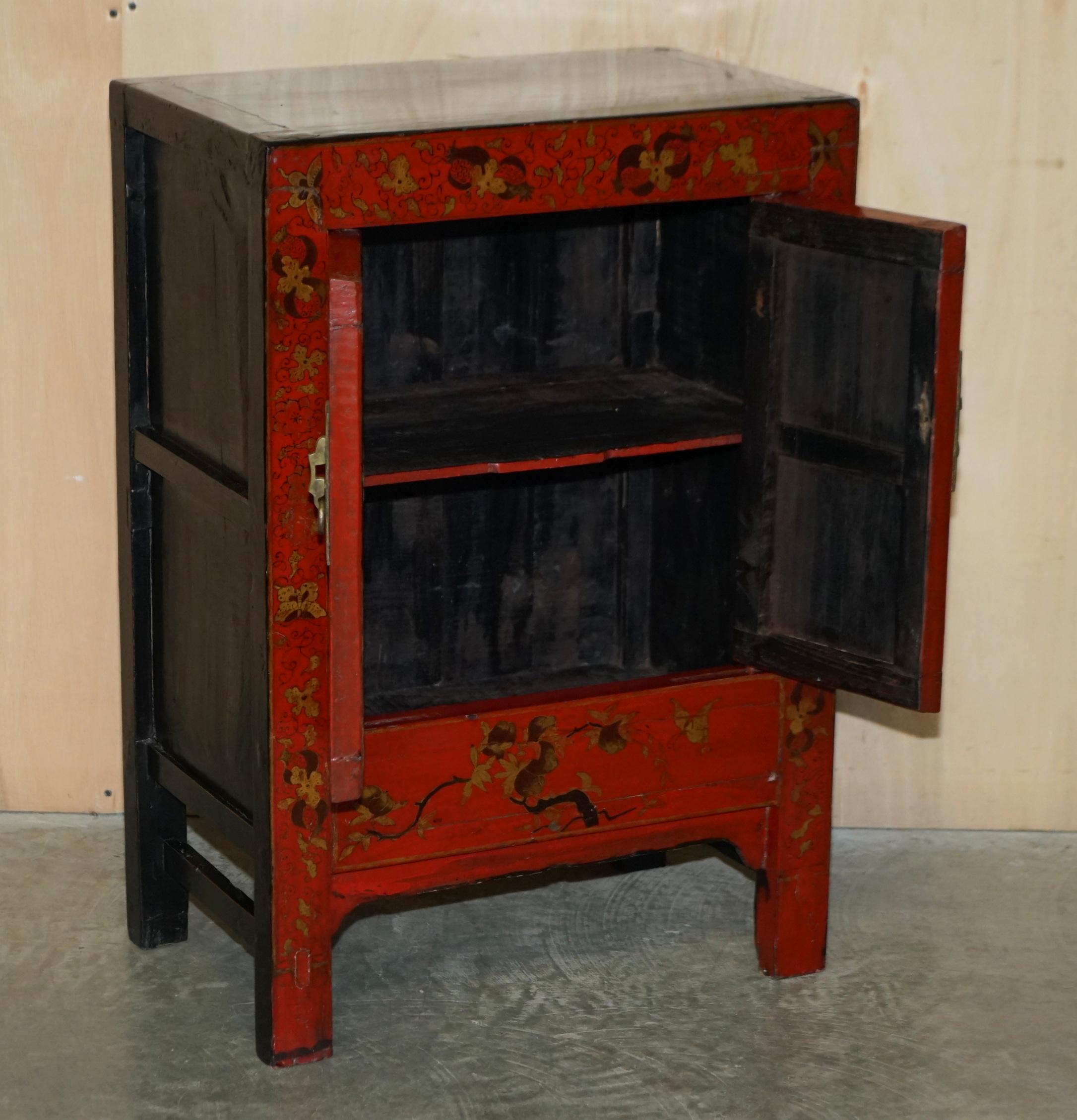 FINE ORIENTAL ANTIQUE CHINESE HAND PAINTED LACQUERED LARGE SiDE TABLE CUPBOARD For Sale 11
