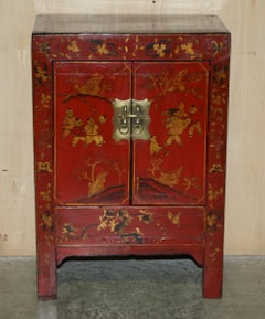 FINE ORIENTAL ANTIQUE CHINESE HAND PAINTED LACQUERED LARGE SiDE TABLE CUPBOARD