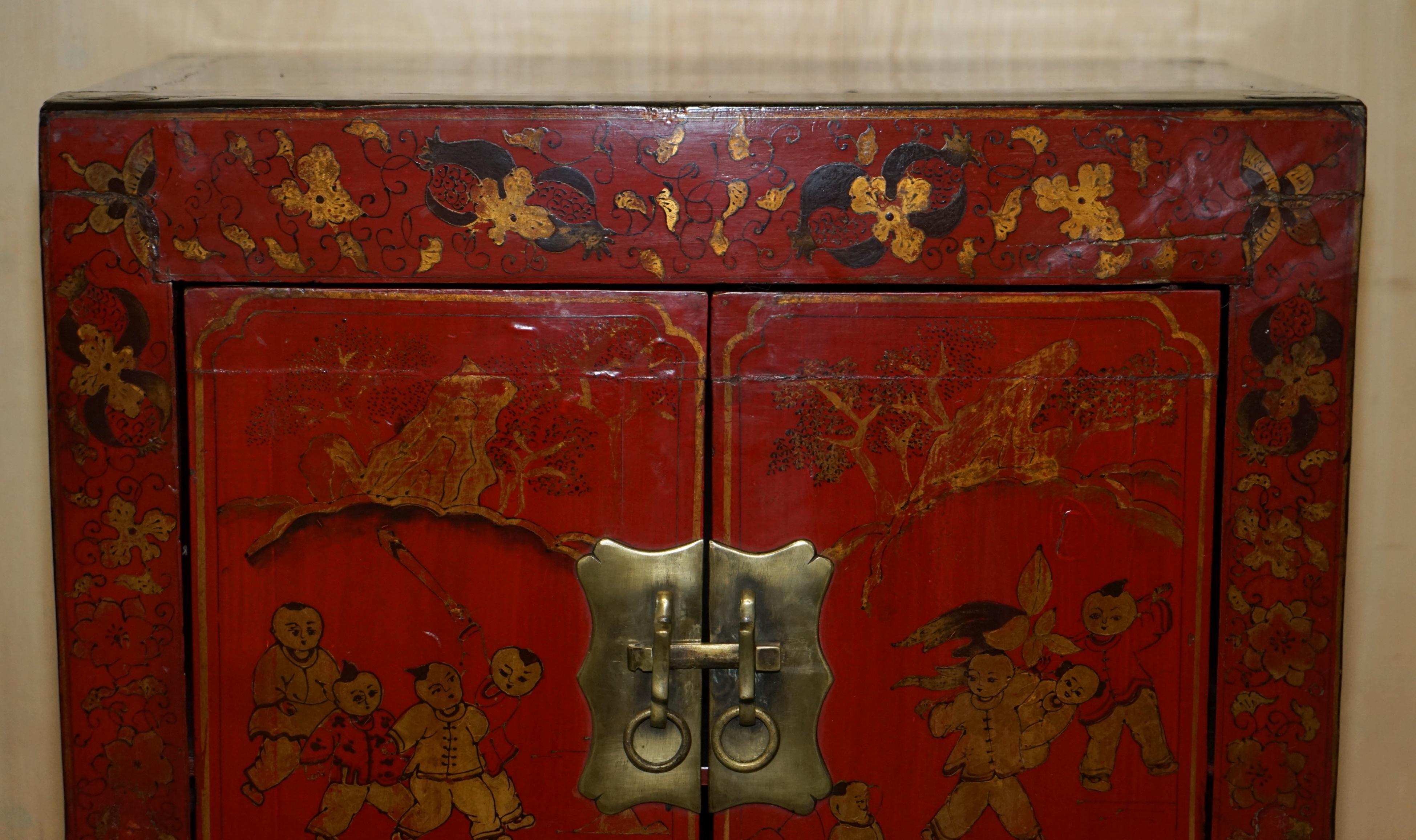 Chinese Export FINE ORIENTAL ANTIQUE CHINESE HAND PAINTED LACQUERED LARGE SiDE TABLE CUPBOARD For Sale