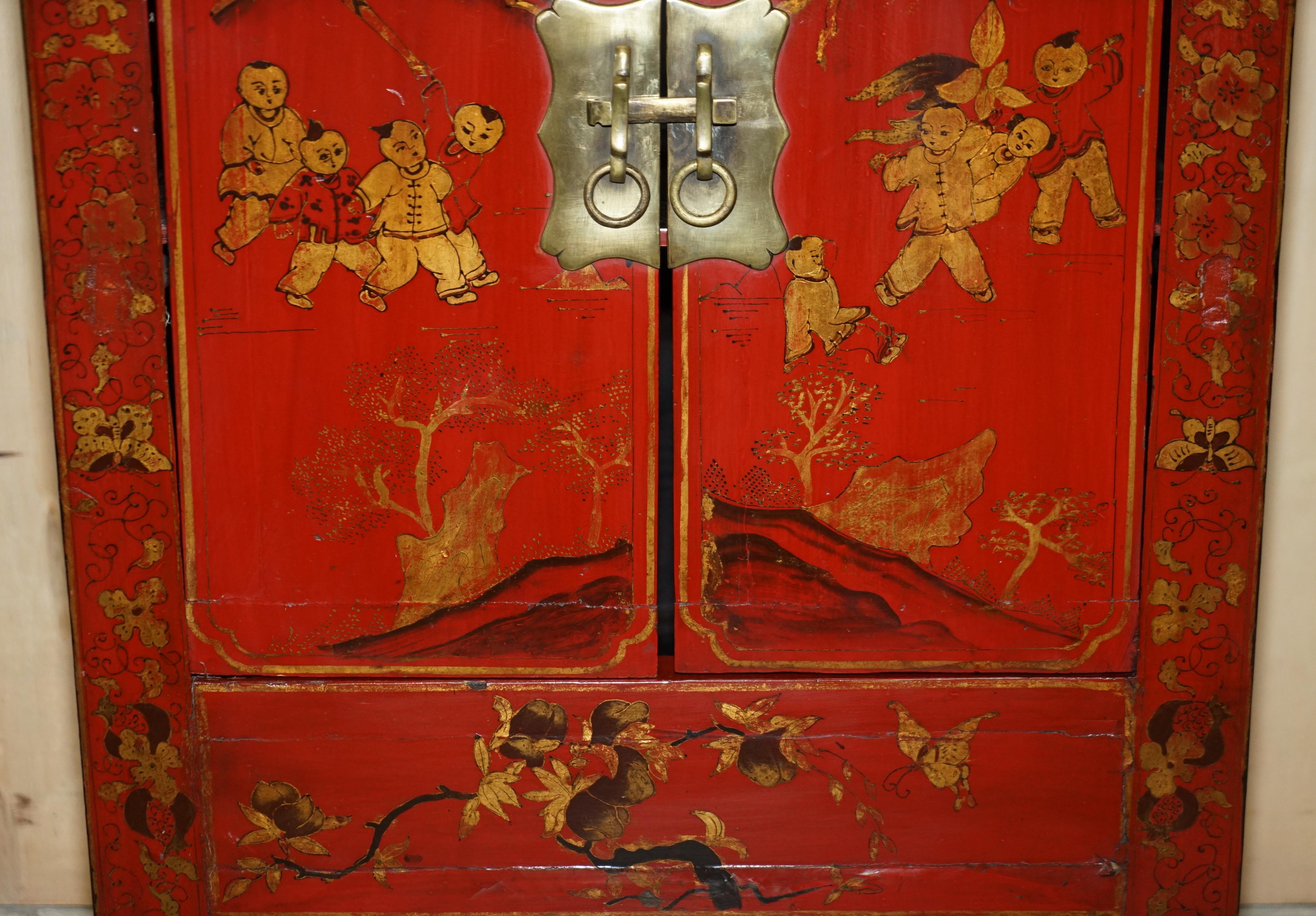 Chinese FINE ORIENTAL ANTIQUE CHINESE HAND PAINTED LACQUERED LARGE SiDE TABLE CUPBOARD For Sale