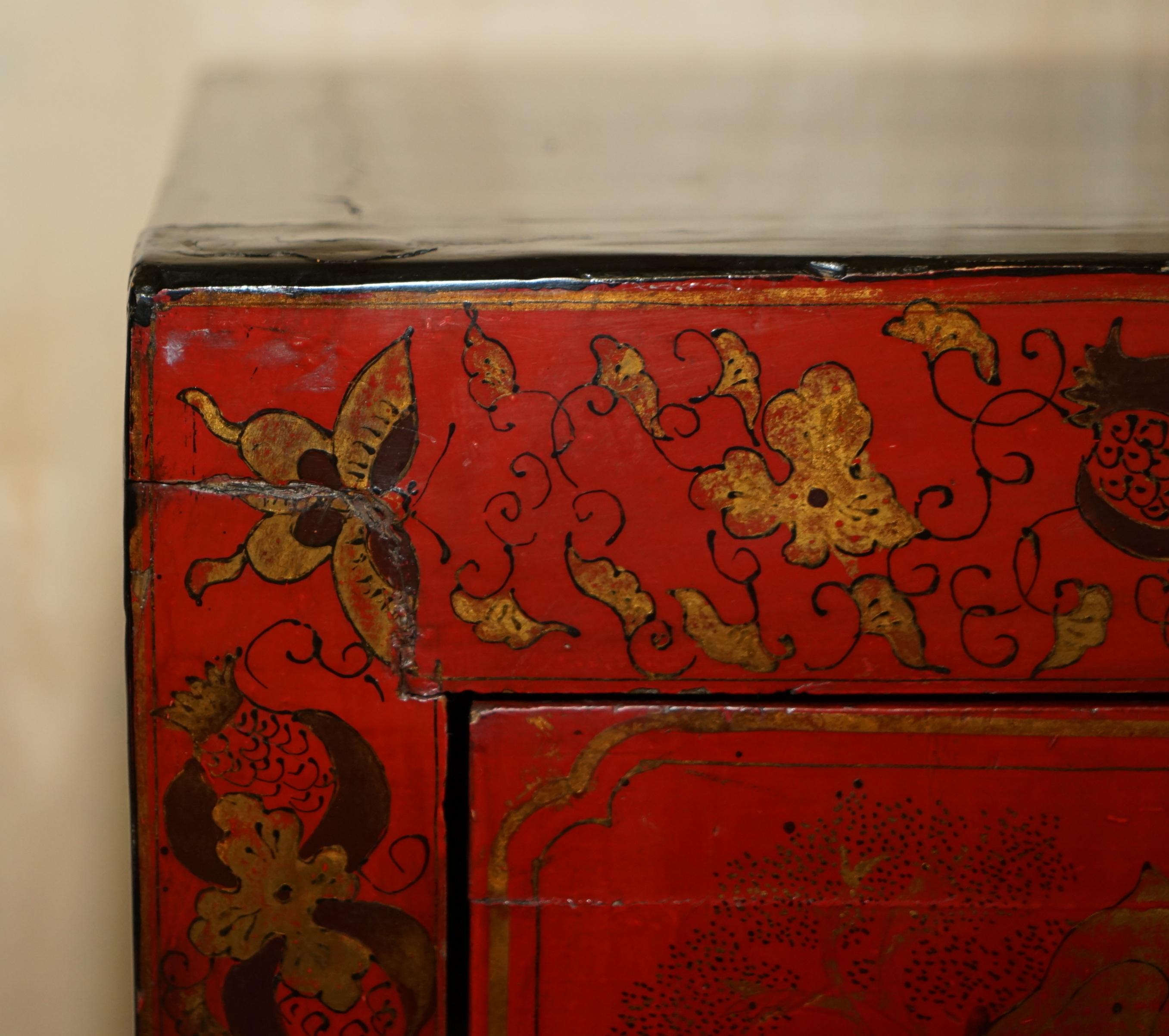 Early 20th Century FINE ORIENTAL ANTIQUE CHINESE HAND PAINTED LACQUERED LARGE SiDE TABLE CUPBOARD For Sale