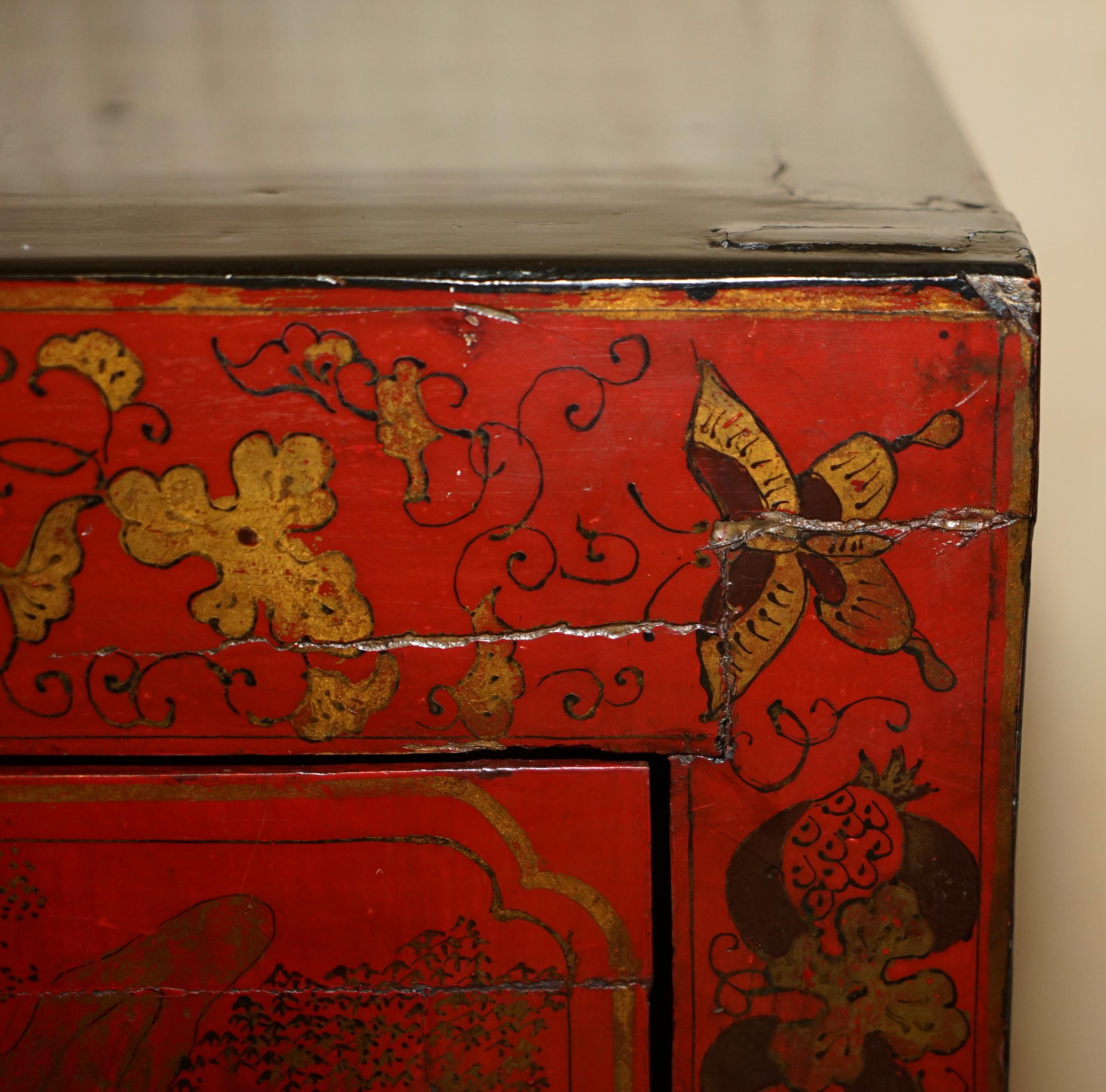 Wood FINE ORIENTAL ANTIQUE CHINESE HAND PAINTED LACQUERED LARGE SiDE TABLE CUPBOARD For Sale