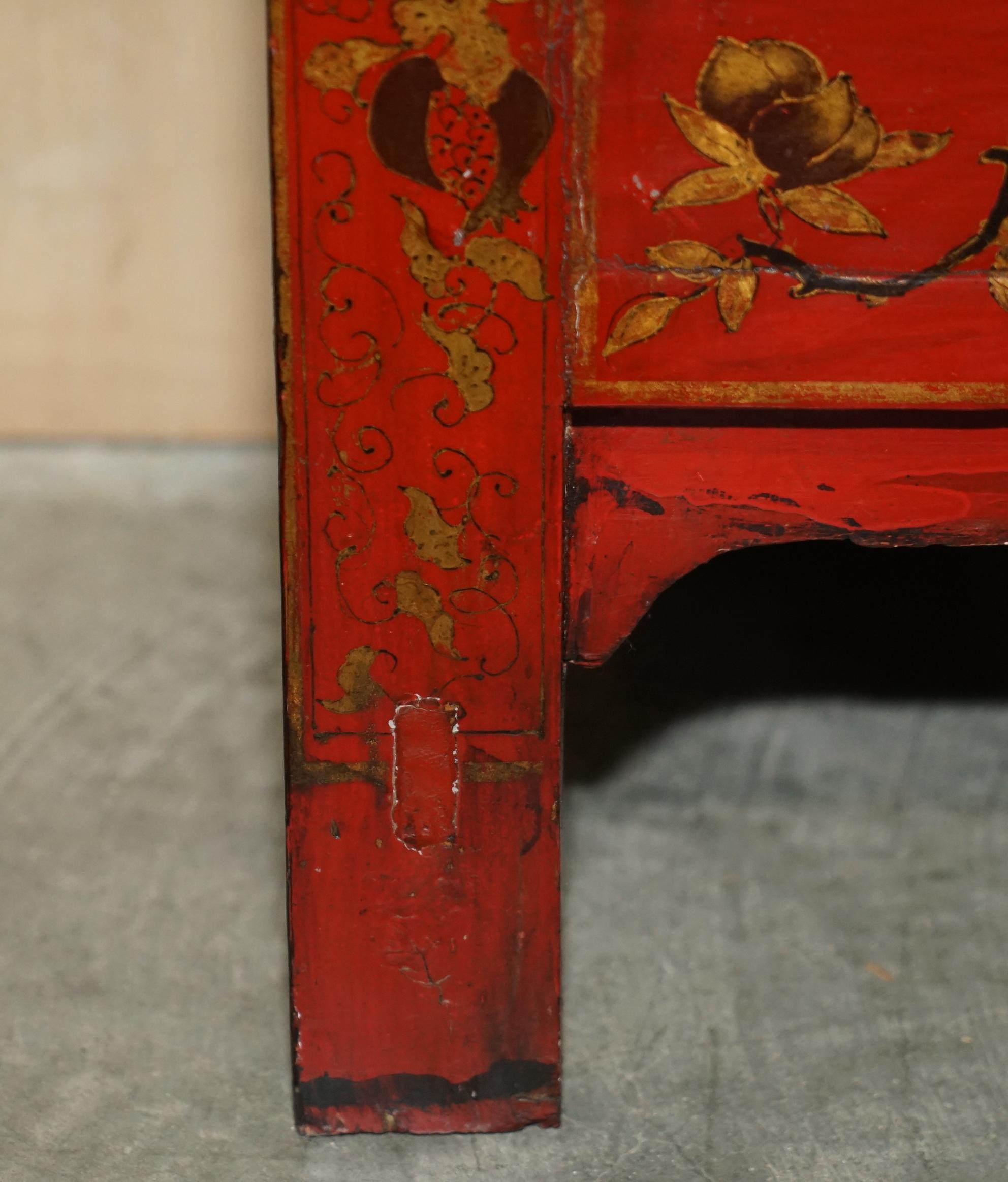 FINE ORIENTAL ANTIQUE CHINESE HAND PAINTED LACQUERED LARGE SiDE TABLE CUPBOARD For Sale 1