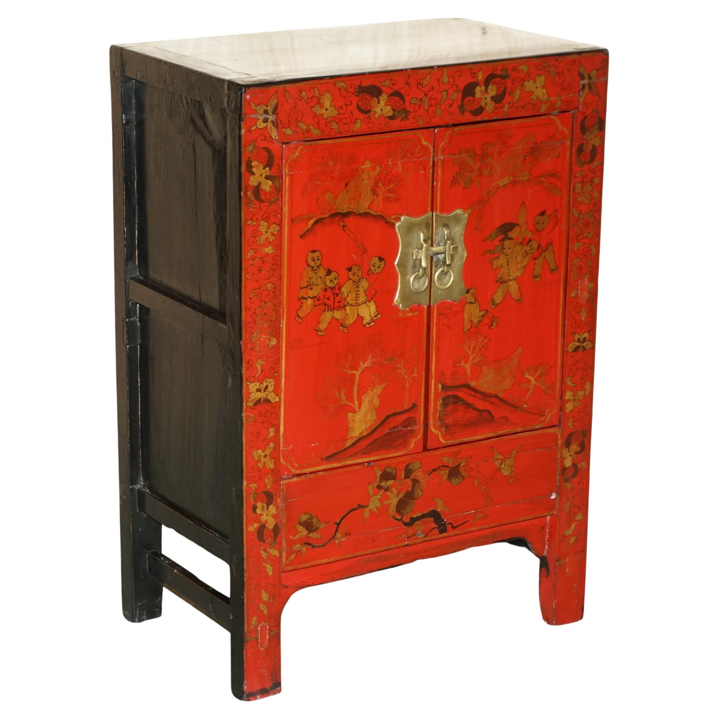 FINE ORIENTAL ANTIQUE CHINESE HAND PAINTED LACQUERED LARGE SiDE TABLE CUPBOARD For Sale