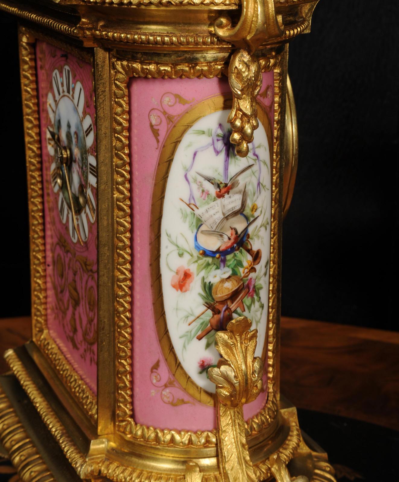 Feine Ormolu und Sèvres Porzellan Antike Französische Uhr Set im Angebot 5