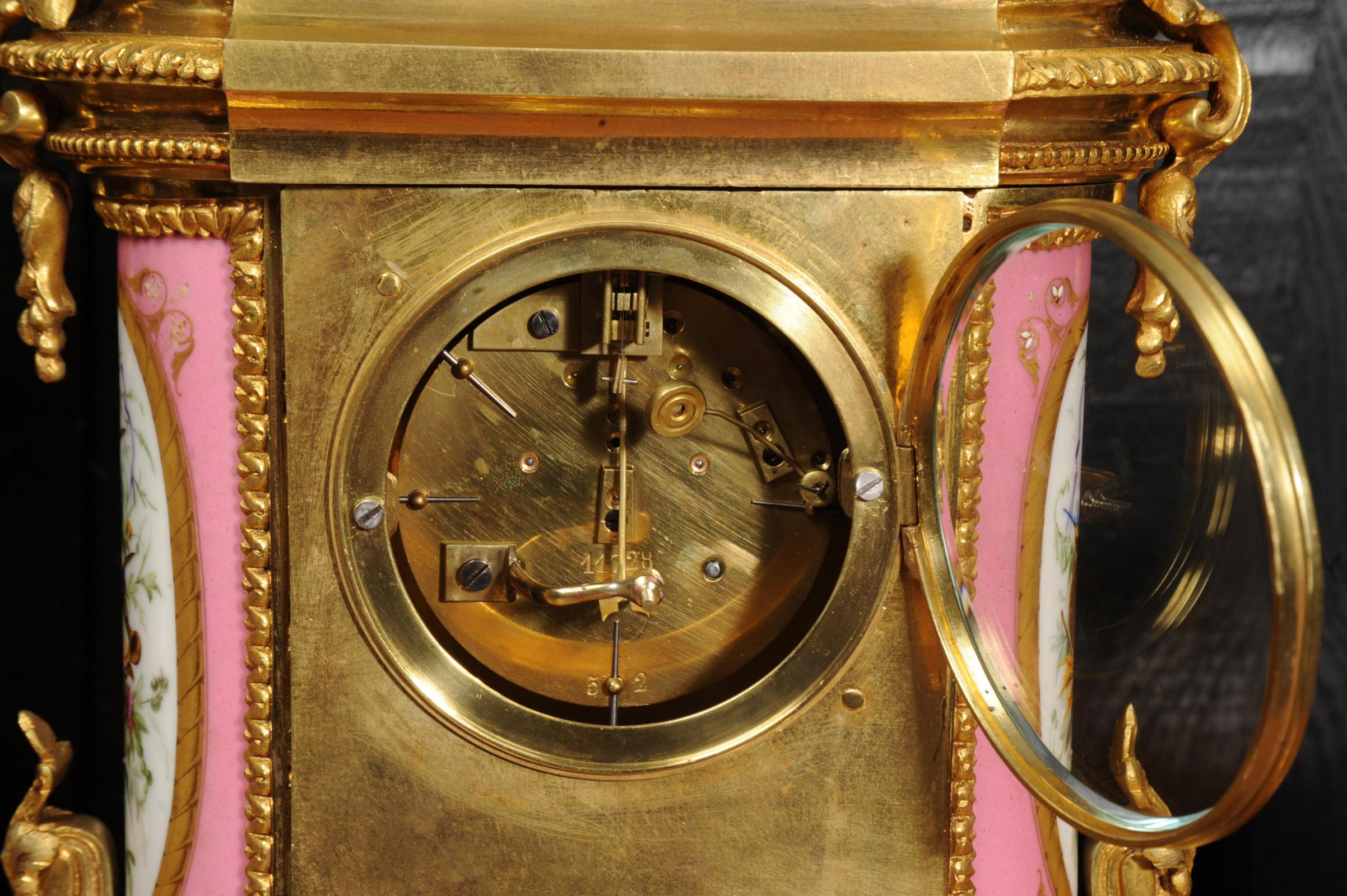 Pendule ancienne en bronze doré et porcelaine de Sèvres en vente 10