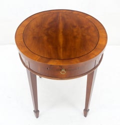 Table d'appoint à plateau coulissant en bois d'if à plateau ovale incrusté Stand de nuit