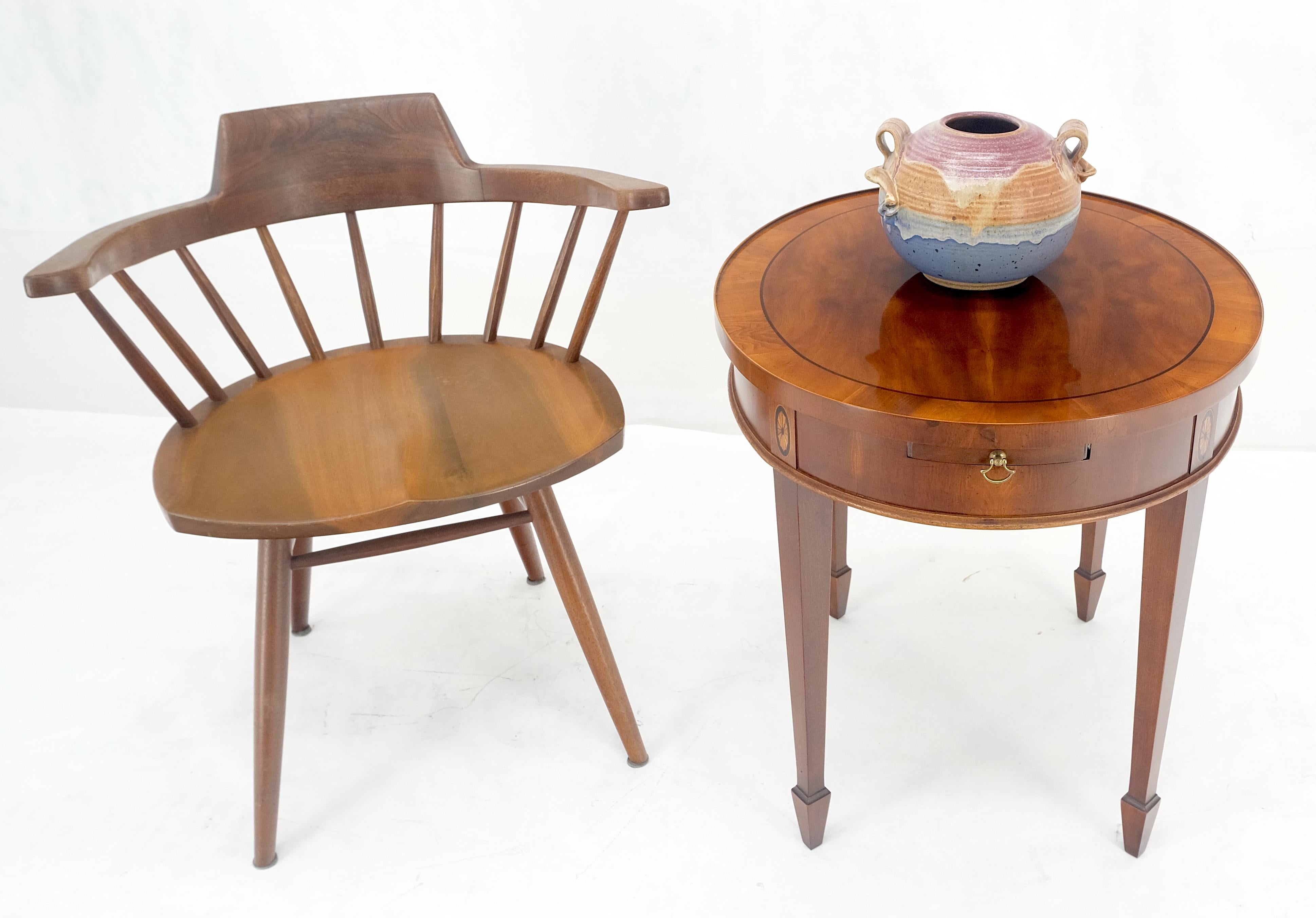 If Table d'appoint à plateau coulissant en bois d'if à plateau ovale incrusté Stand de nuit en vente