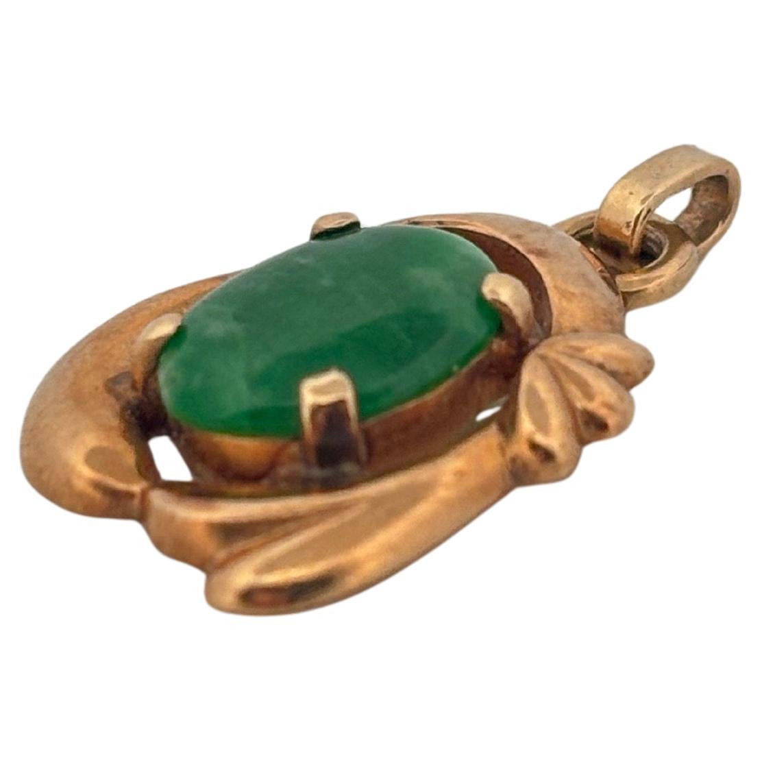 Retro Fine Oval Jade 14K Yellow Gold Necklace Pendant For Sale