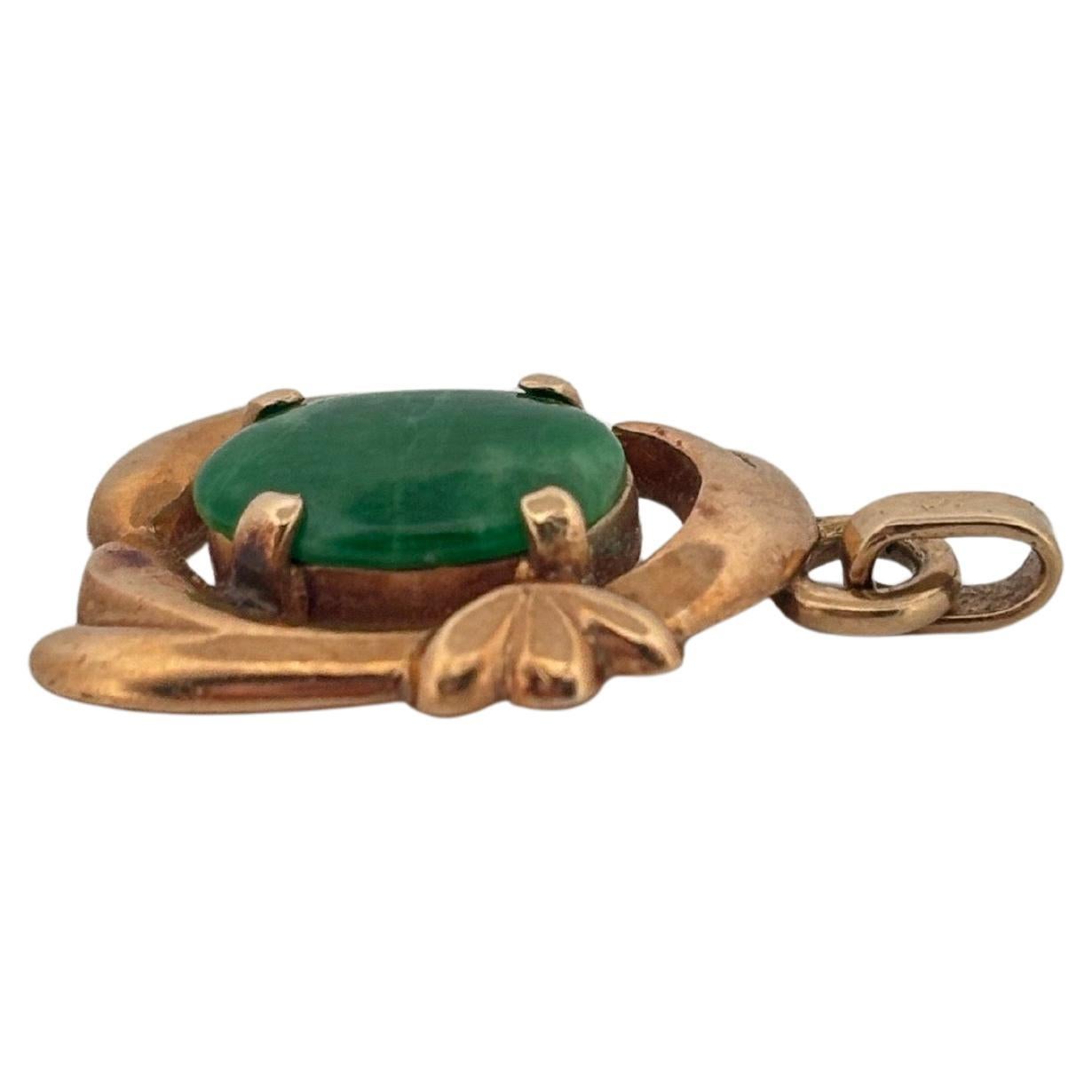 Fine Oval Jade 14K Yellow Gold Necklace Pendant In Good Condition For Sale In Sewickley, PA