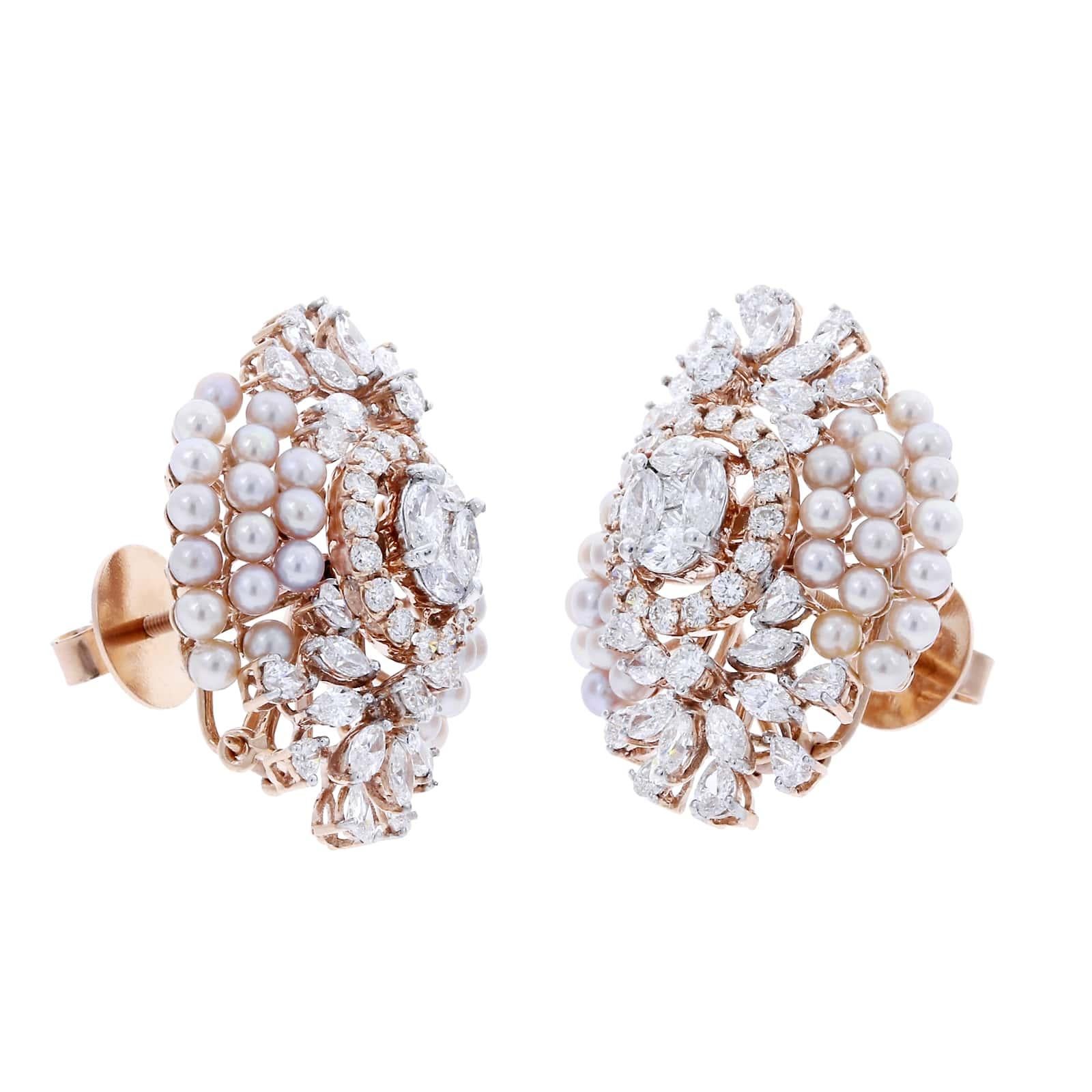 Fine Oval Shaped Pearl and Diamond Earrings, 18K Yellow Gold In New Condition In New York, NY