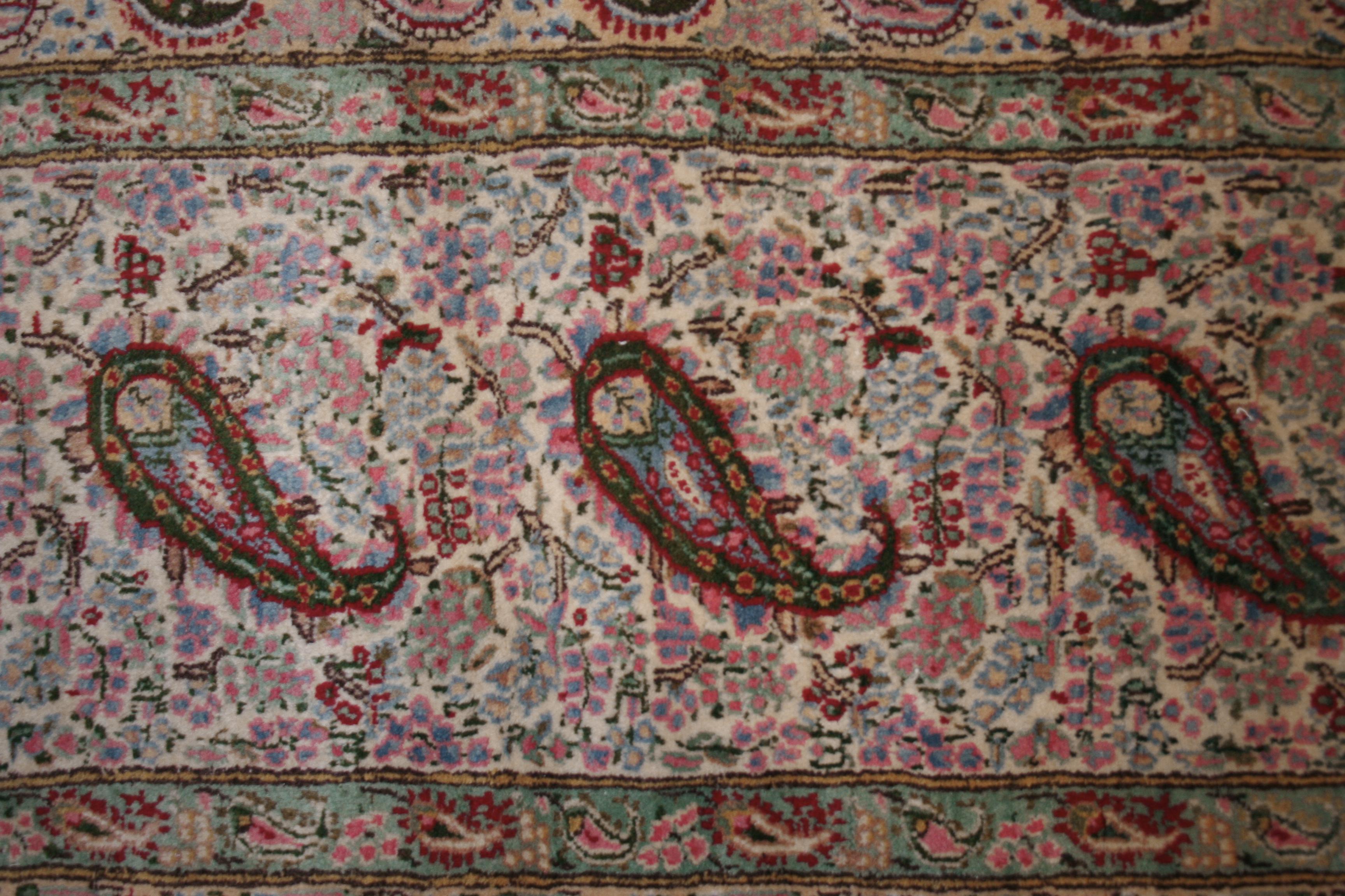 Lana Tappeto Kirman oversize a fondo crema con motivo Paisley in vendita