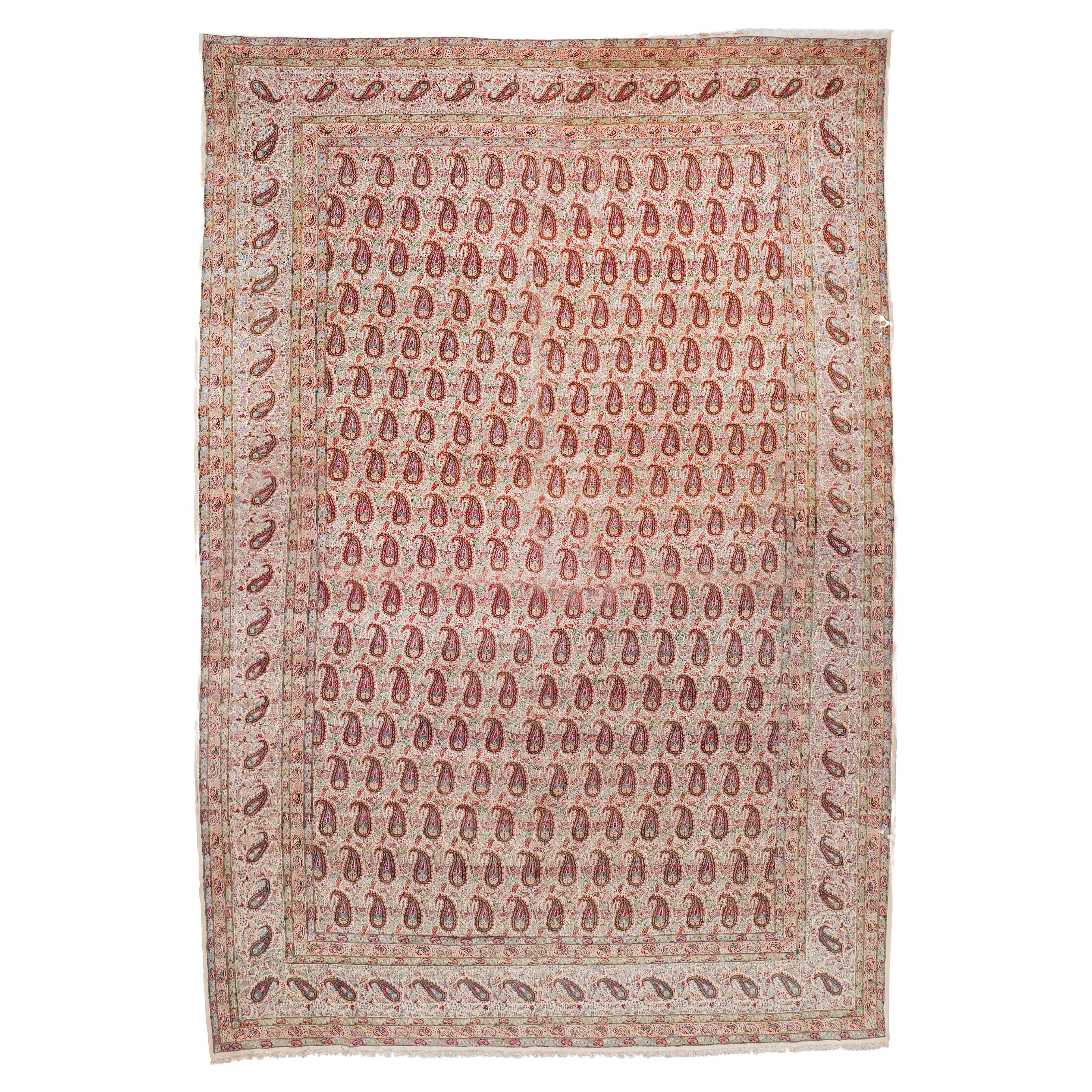 Tappeto Kirman oversize a fondo crema con motivo Paisley in vendita