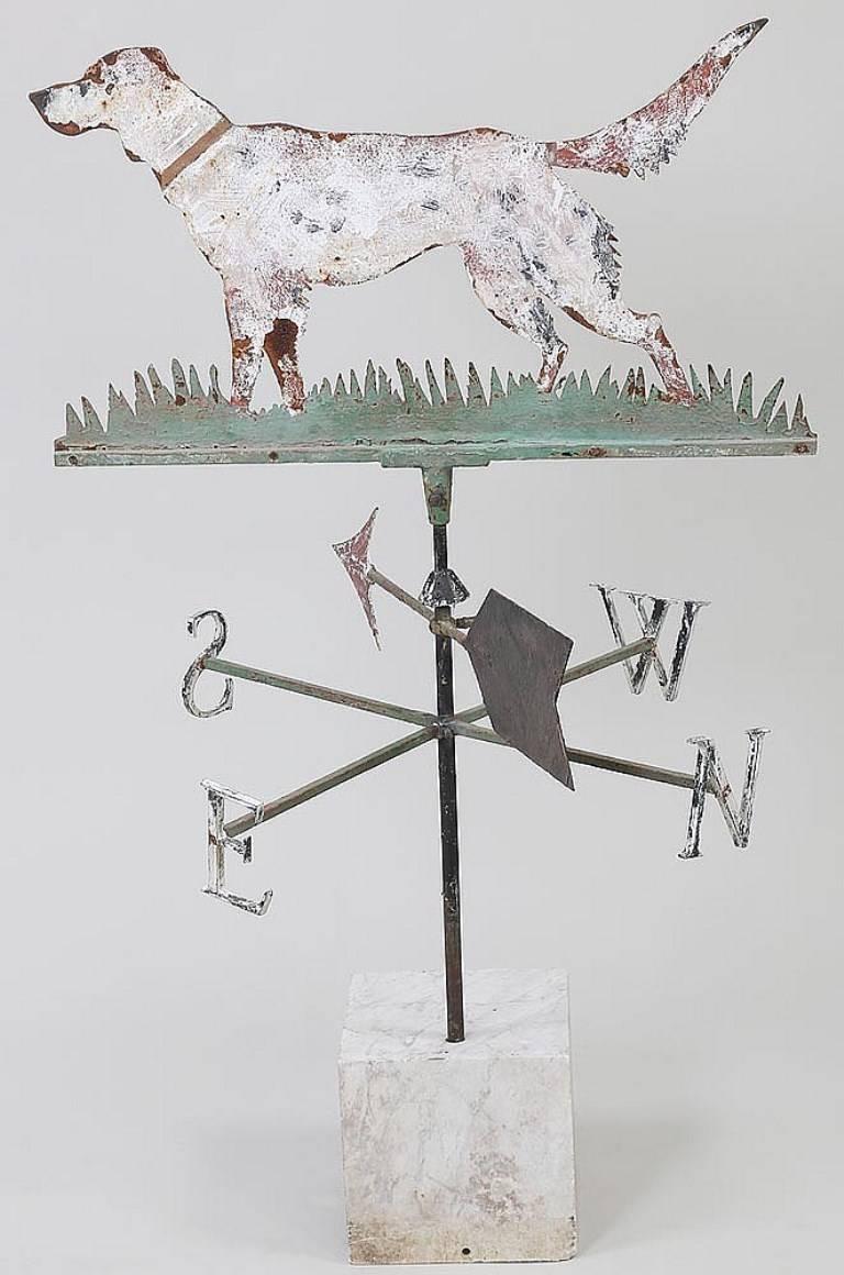 A fine painted metal sheet Weathervane representing a setter. Nice patina, paint loss and rust, with all directional arrows, on wooden base, circa 1930s.
 