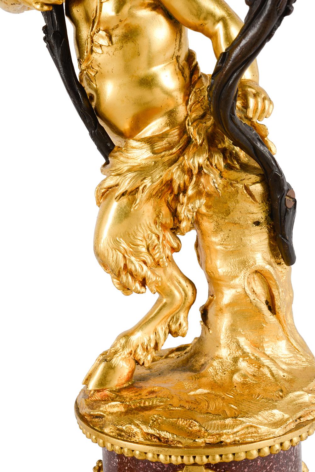 Fino par de candelabros de querubines del siglo XIX sobre bases de pórfido en venta 3