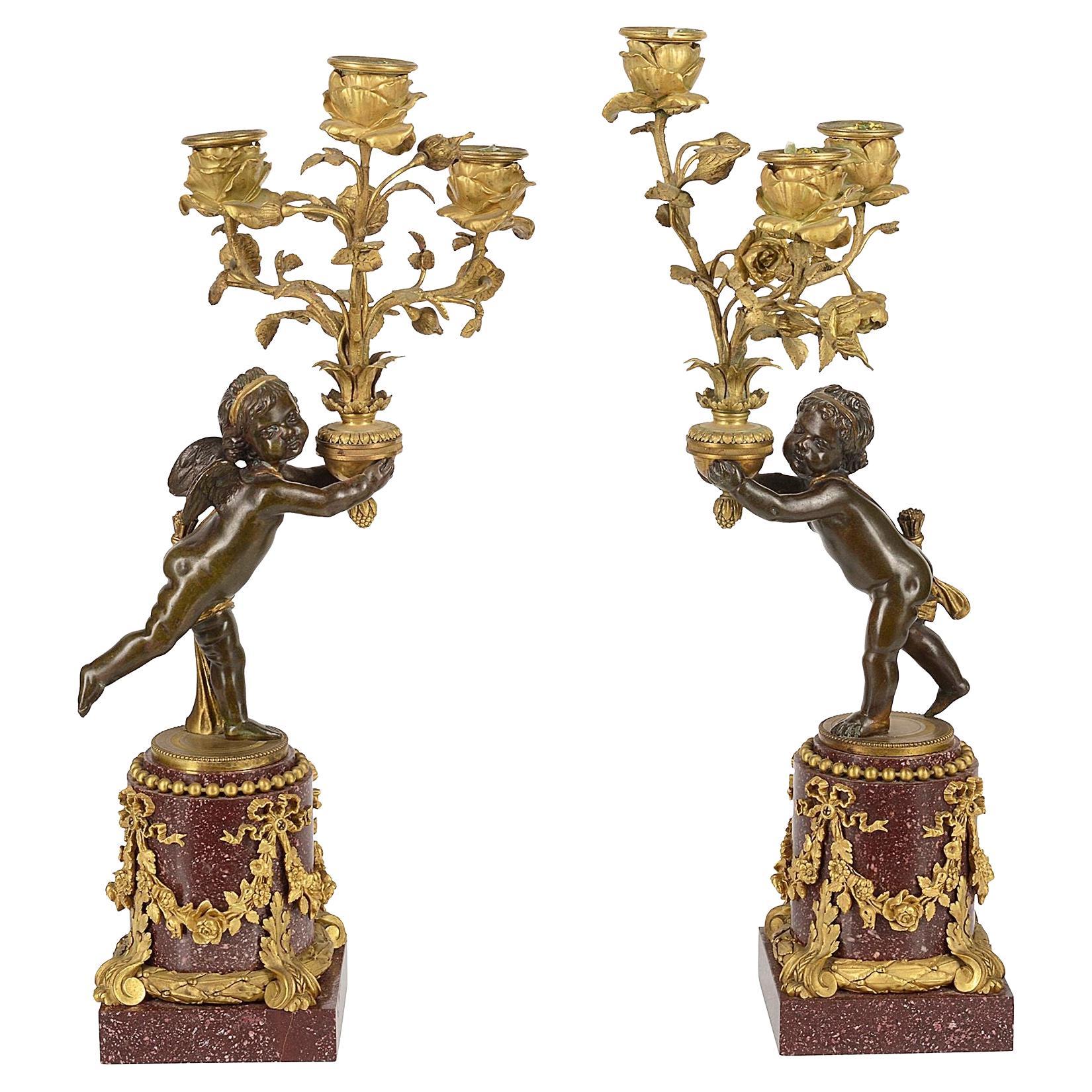 Paar Goldbronze- und Porphyr-Kandelaber des 19. Jahrhunderts, Henry Dasso zugeschrieben im Angebot