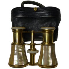 Paire de verres d'opéra anciens en nacre par LeMaire, Paris, vers 1900