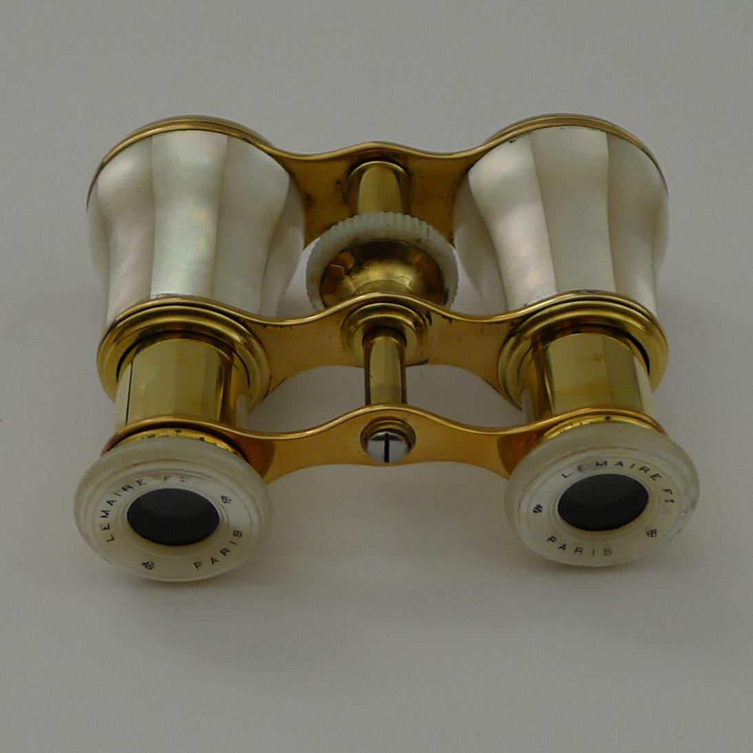 Fine Pair Antique Mother of Pearl Opera Glasses by LeMaire, Paris c.1910 In Good Condition For Sale In Bath, GB