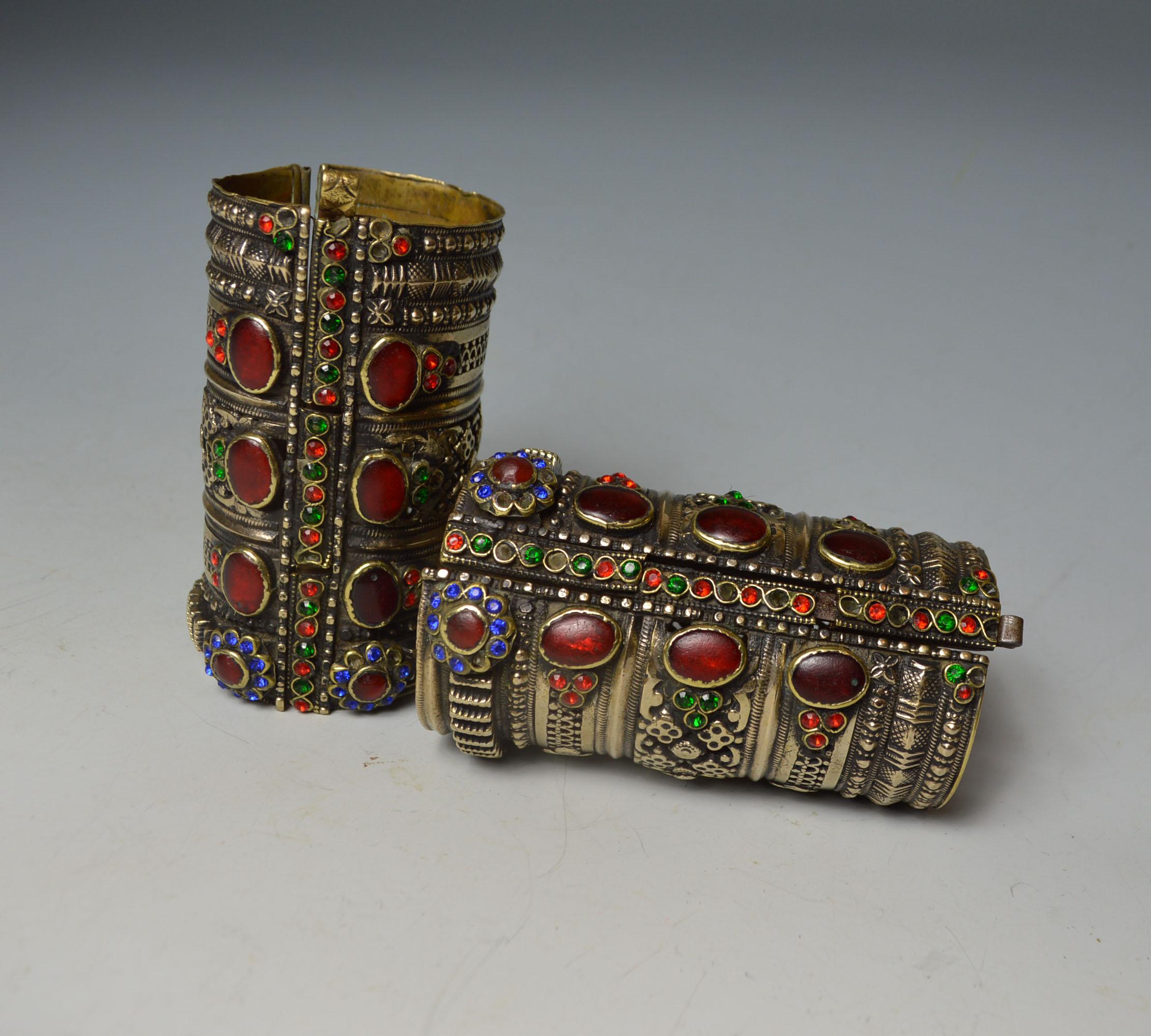 Fine pair antique tribal bracelets Himalaya Afghanistan
A high quality pair of Tribal marriage bracelets from the tribal regions of Afghanistan
Brass interior with silver alloy overlay and glass stones
nice pieces for decorative purposes or