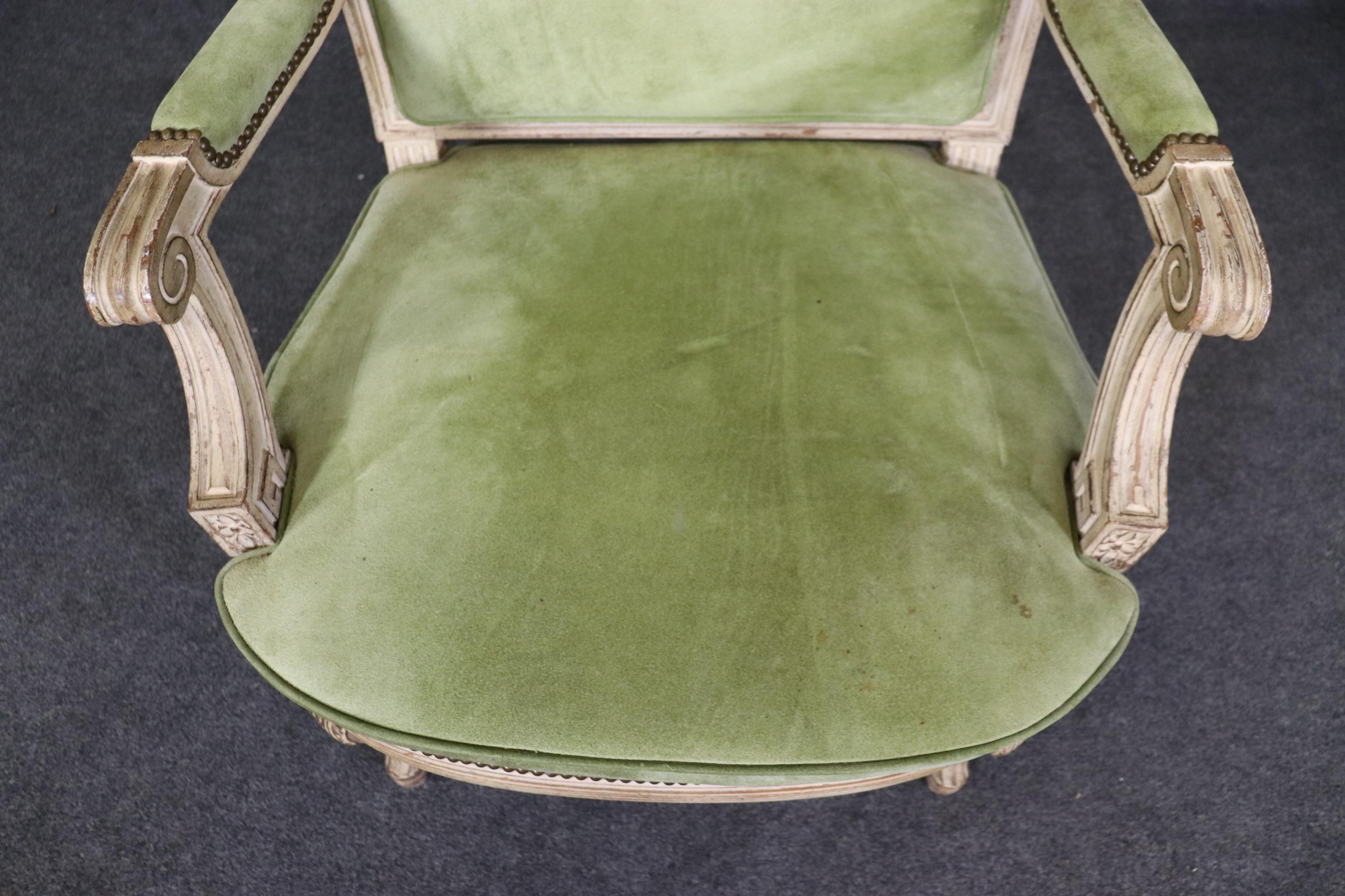 Paar antike, weiß lackierte, dekorative, große französische Louis XV.-Sessel in großformatigem Stil, antik im Angebot 6