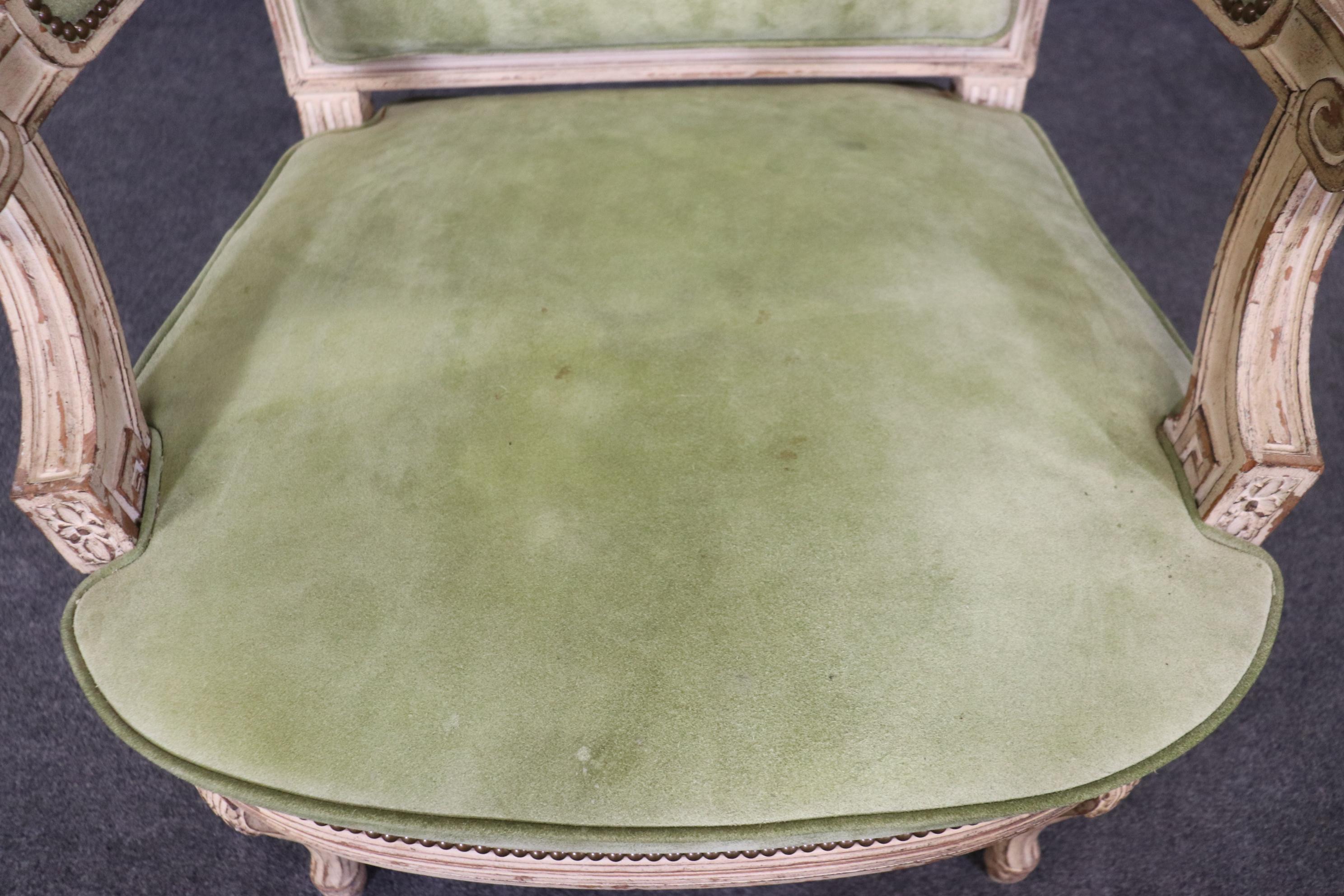 Paar antike, weiß lackierte, dekorative, große französische Louis XV.-Sessel in großformatigem Stil, antik  im Angebot 7