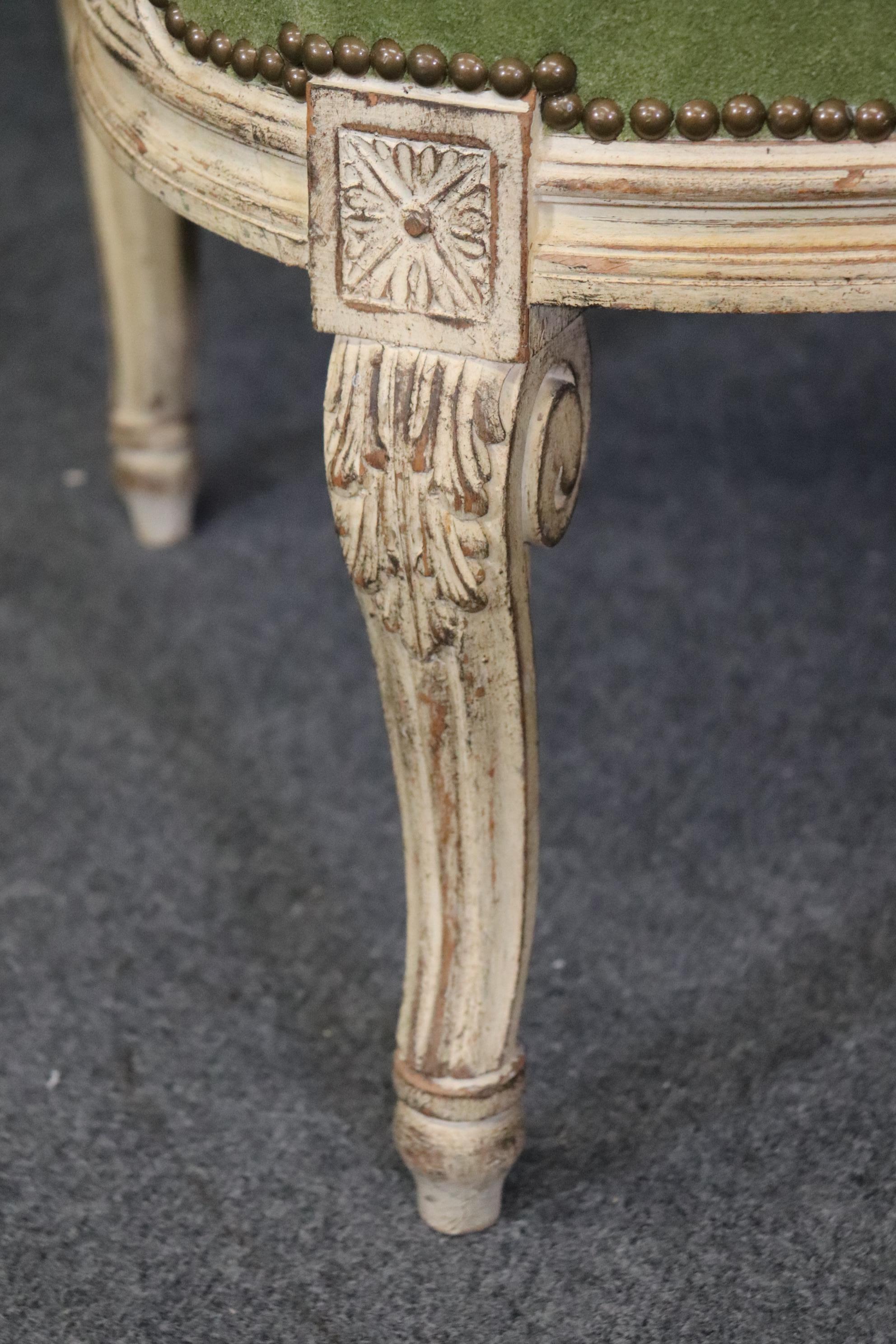 Paar antike, weiß lackierte, dekorative, große französische Louis XV.-Sessel in großformatigem Stil, antik im Angebot 1