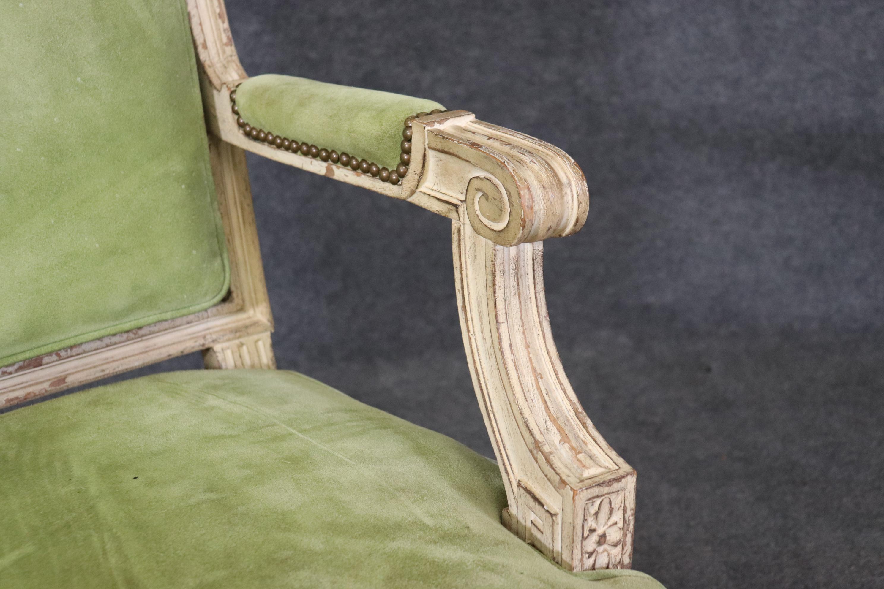 Paar antike, weiß lackierte, dekorative, große französische Louis XV.-Sessel in großformatigem Stil, antik im Angebot 2