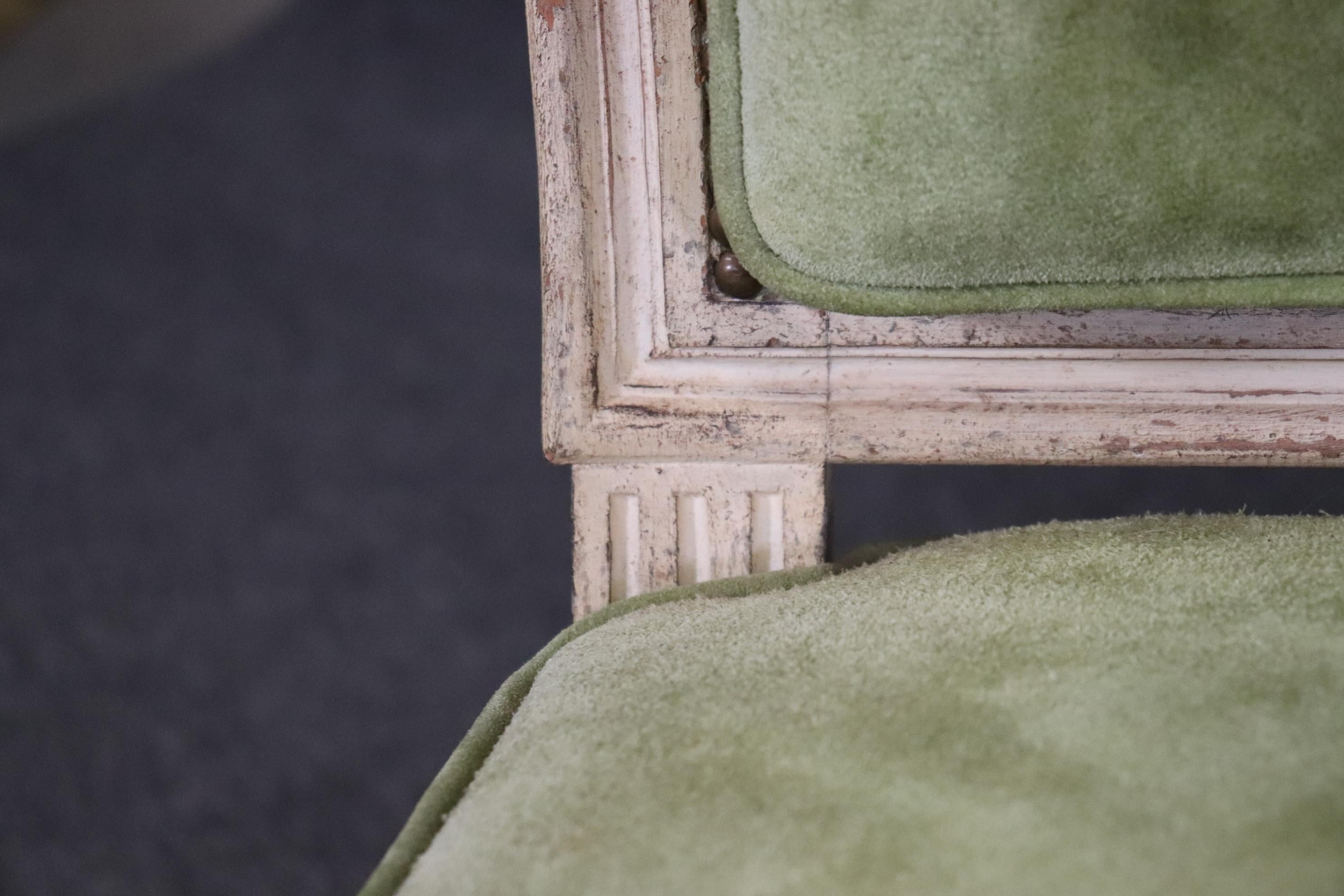 Paar antike, weiß lackierte, dekorative, große französische Louis XV.-Sessel in großformatigem Stil, antik im Angebot 3
