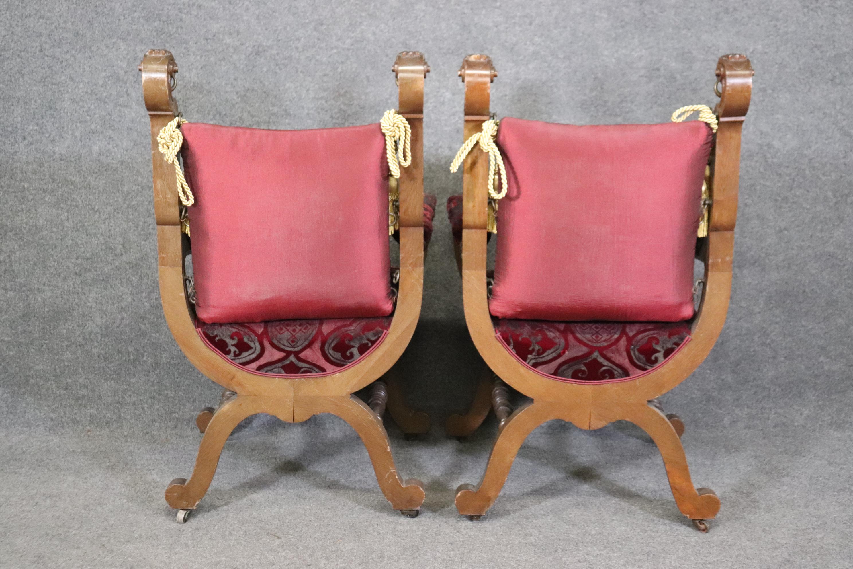 Early 20th Century Fine Pair Carved Walnut Italian Made Lion Head Savonarolla Chairs  For Sale